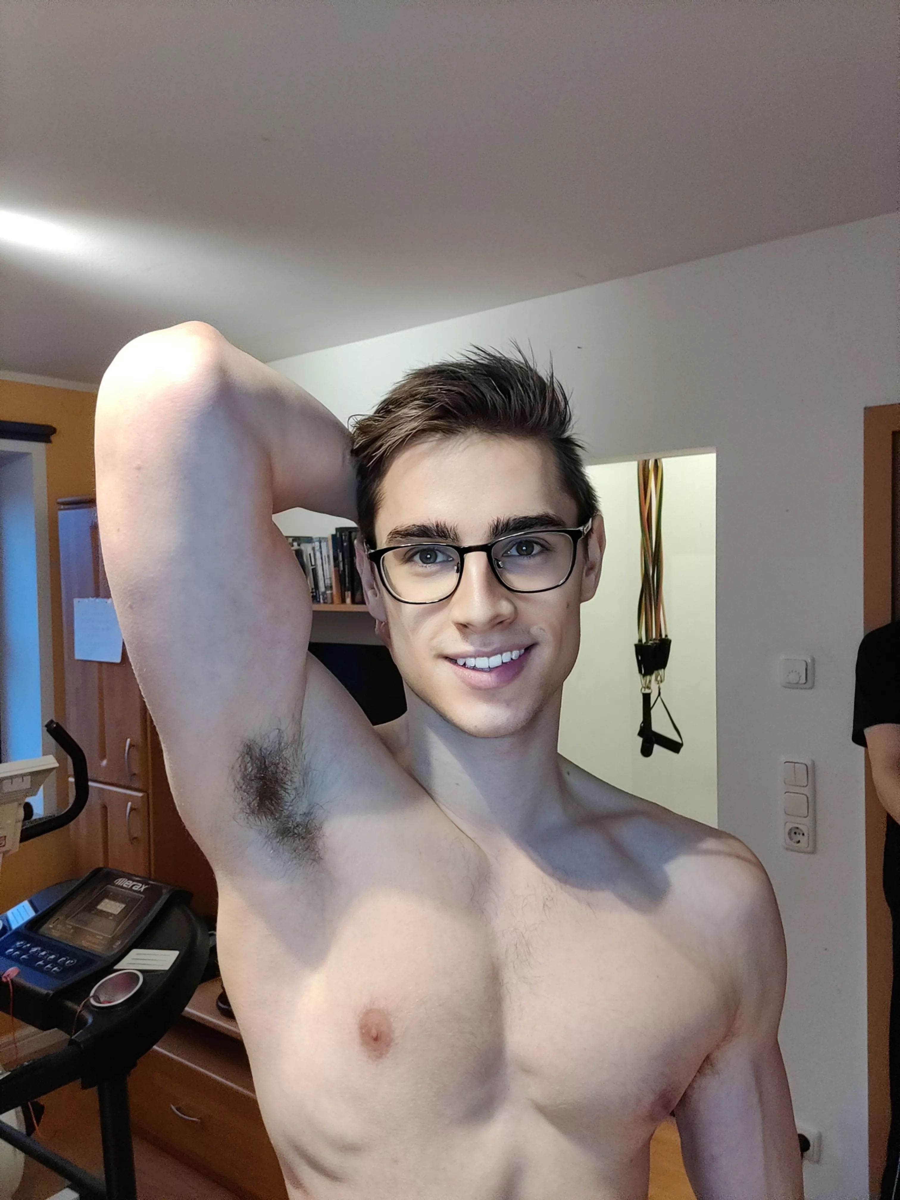 Flex Friday ðŸ˜ŠðŸ’ª posted by jonasheimononlyfans