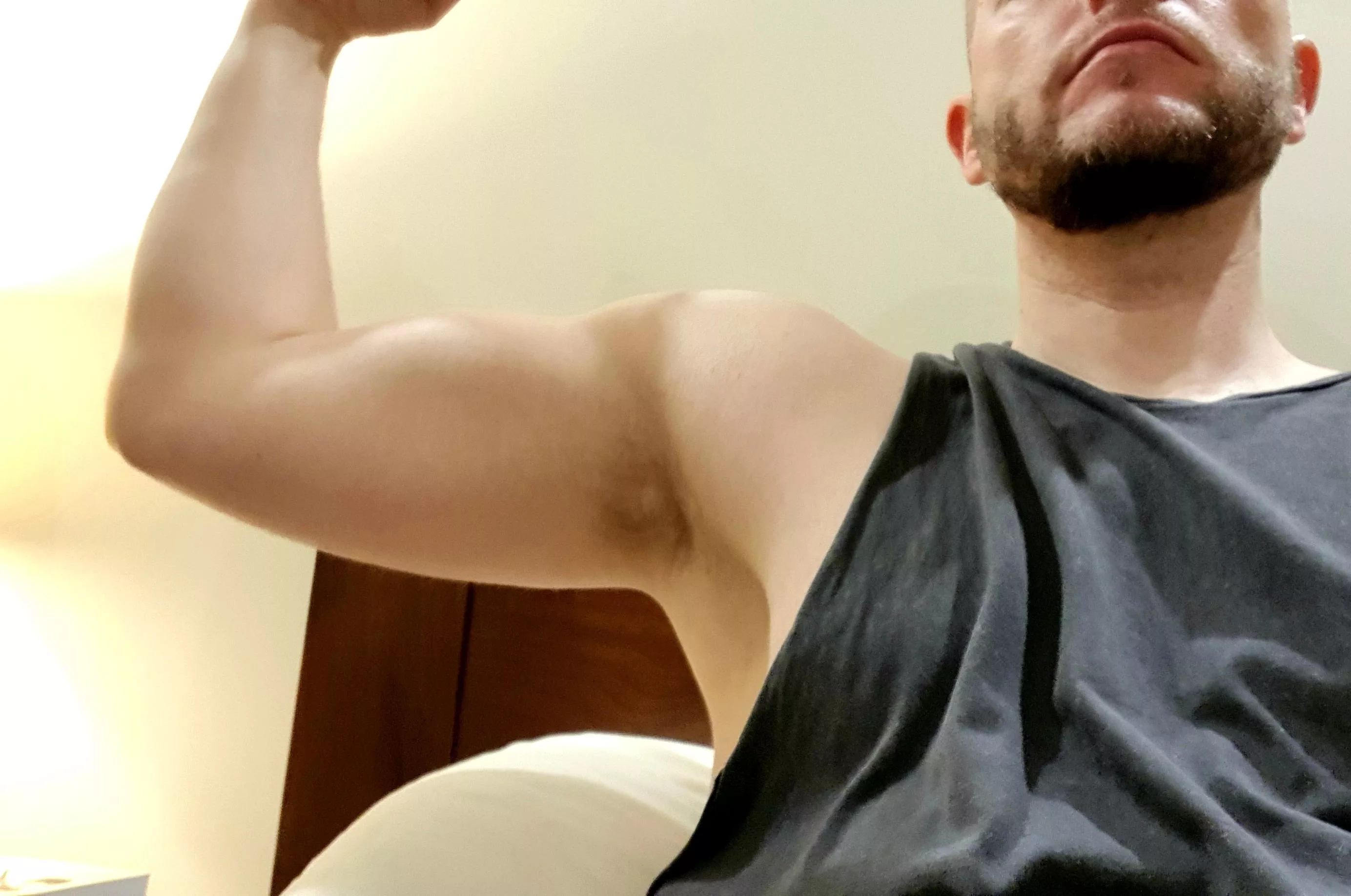 Flexing and showing off my pit. Like it? posted by freeballing_xx