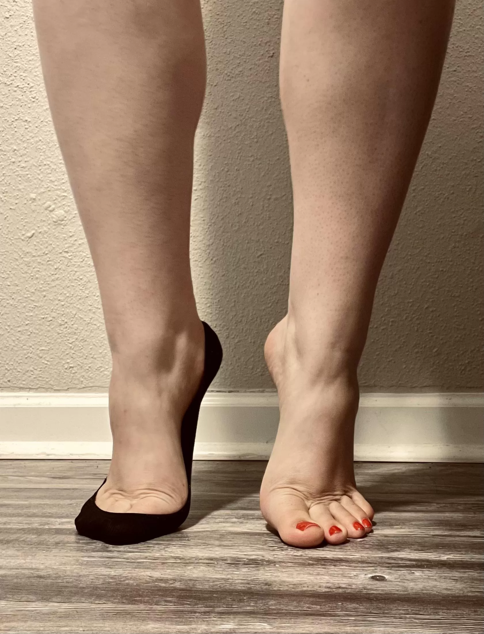 Foot Fetish- Sock on or off?ðŸ˜œ posted by FeetFetishHeaven