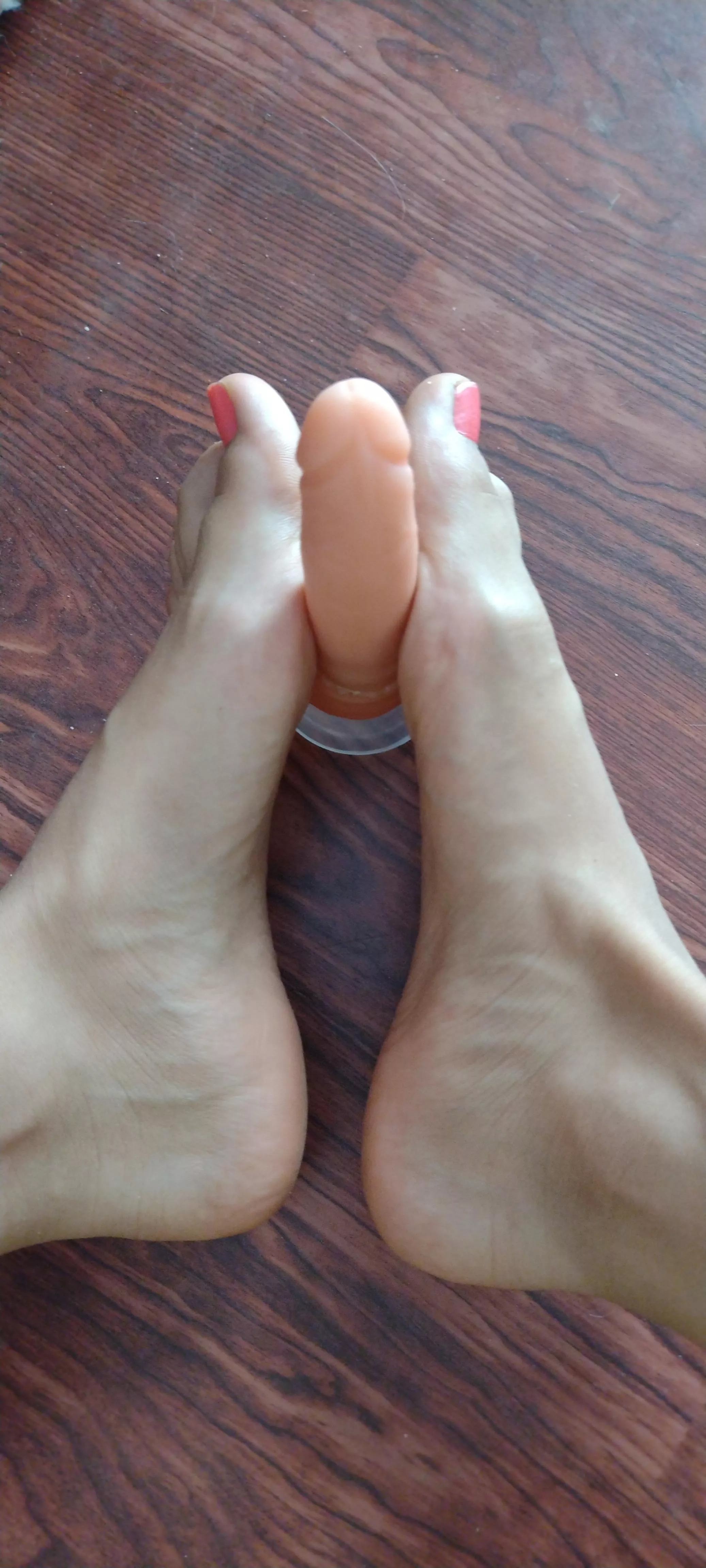 foot job in white dildo posted by hottiebonniequeen