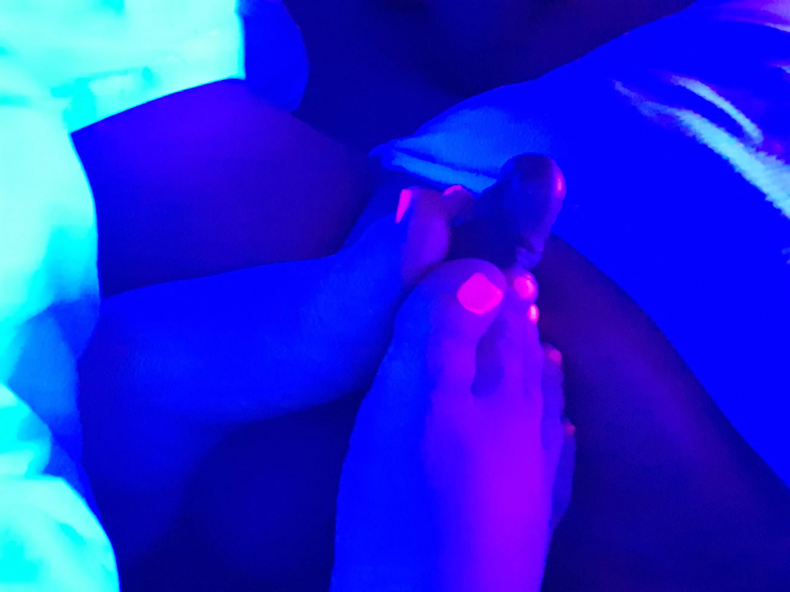 Footjob with my neon toes ðŸ˜‹ posted by AnywhereFew2076