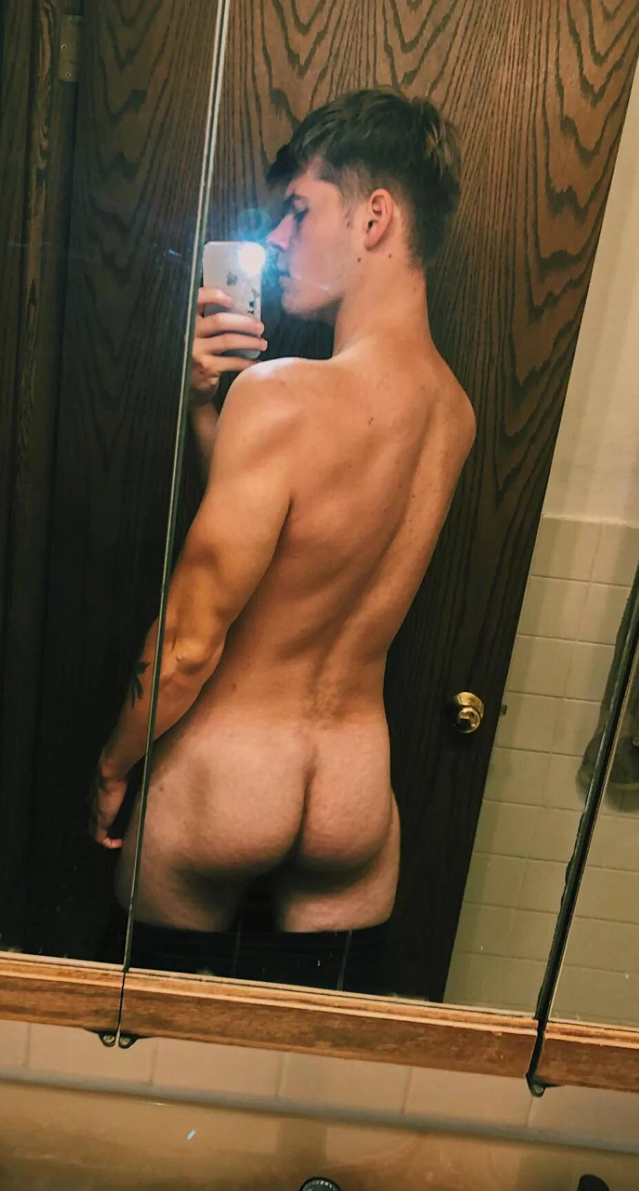 For all the ass lovers out there here’s mine ;) posted by Ariesthearchon