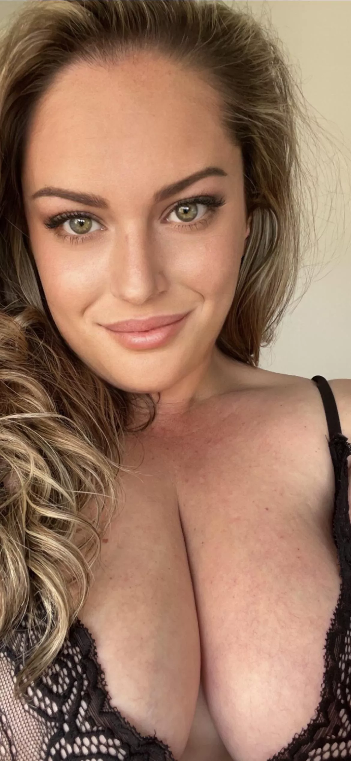 For the cleavage lovers 🥰 posted by CountryCurves89