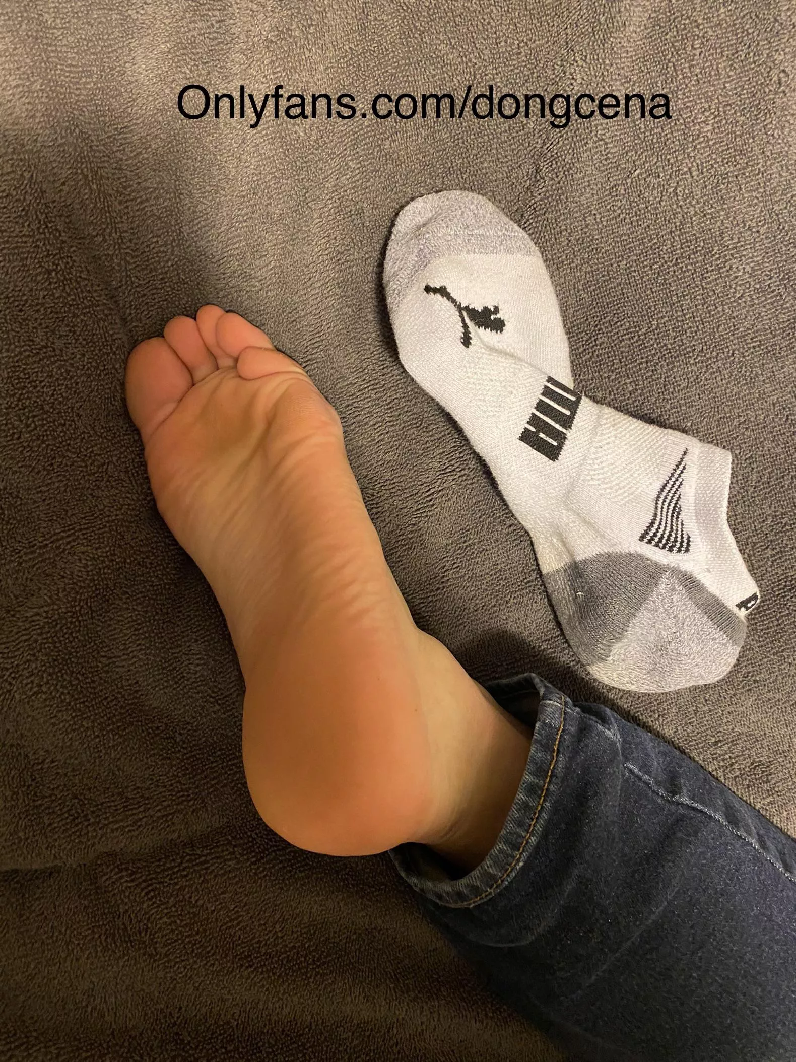 Free OF is now live for anyone into male feet nudes | GLAMOURHOUND.COM