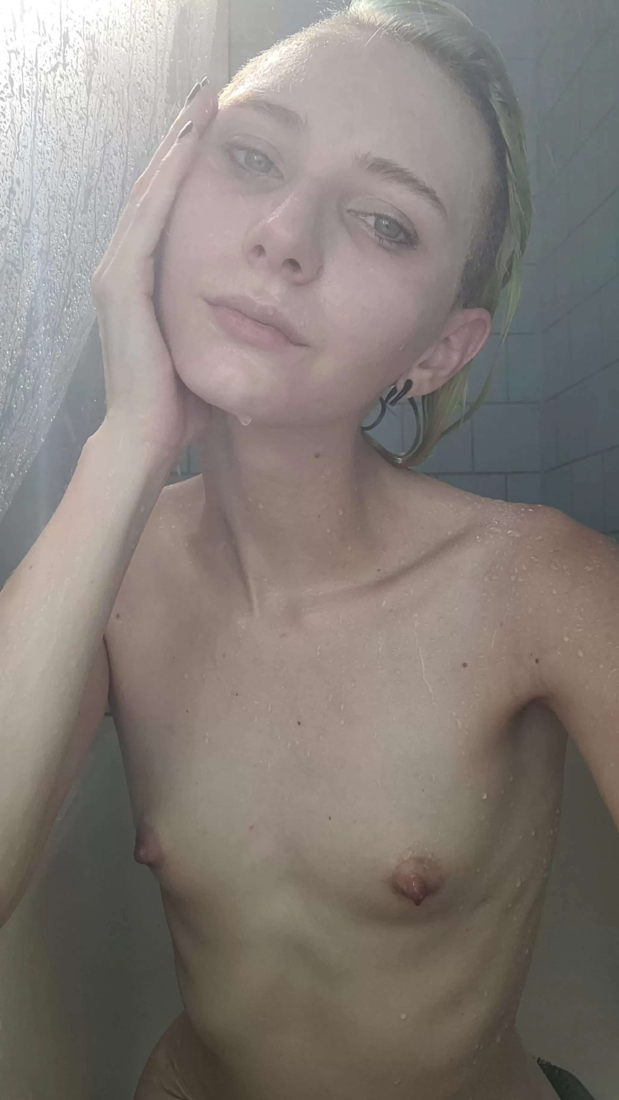 Fresh and clean. 🖤 [26f] posted by Puma_Lipps