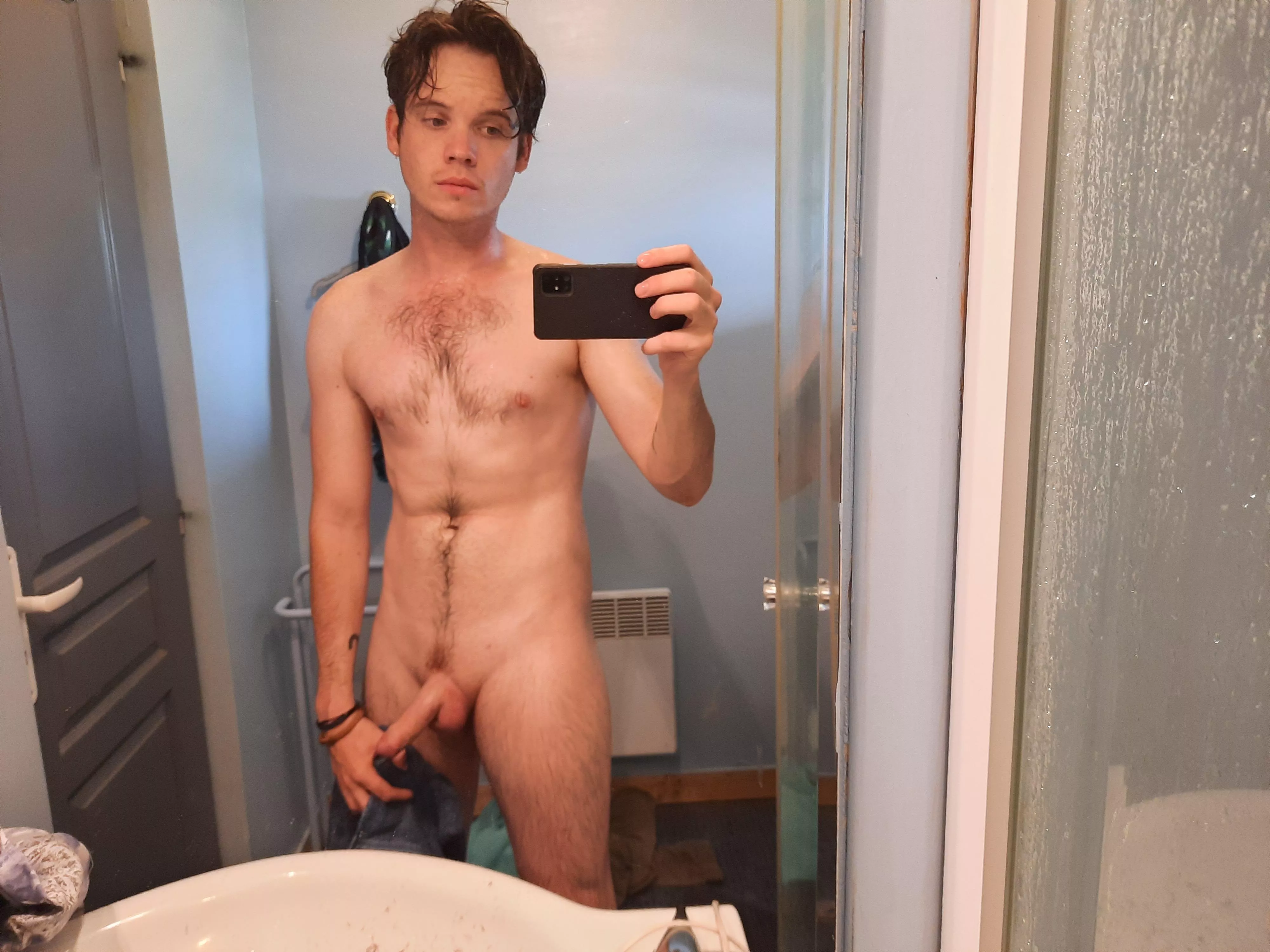 Fresh out of the shower ! posted by D2browsk1