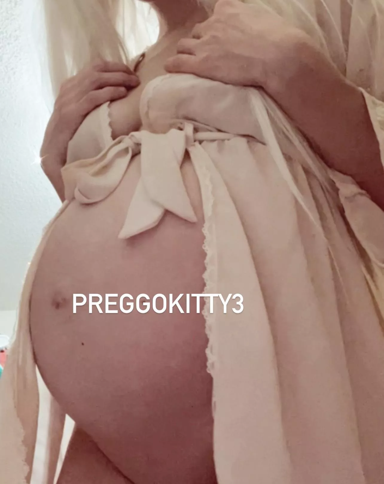 Fresh out the bath and still freshly shaved at 30 weeks ðŸ’¦ posted by Preggokitty3