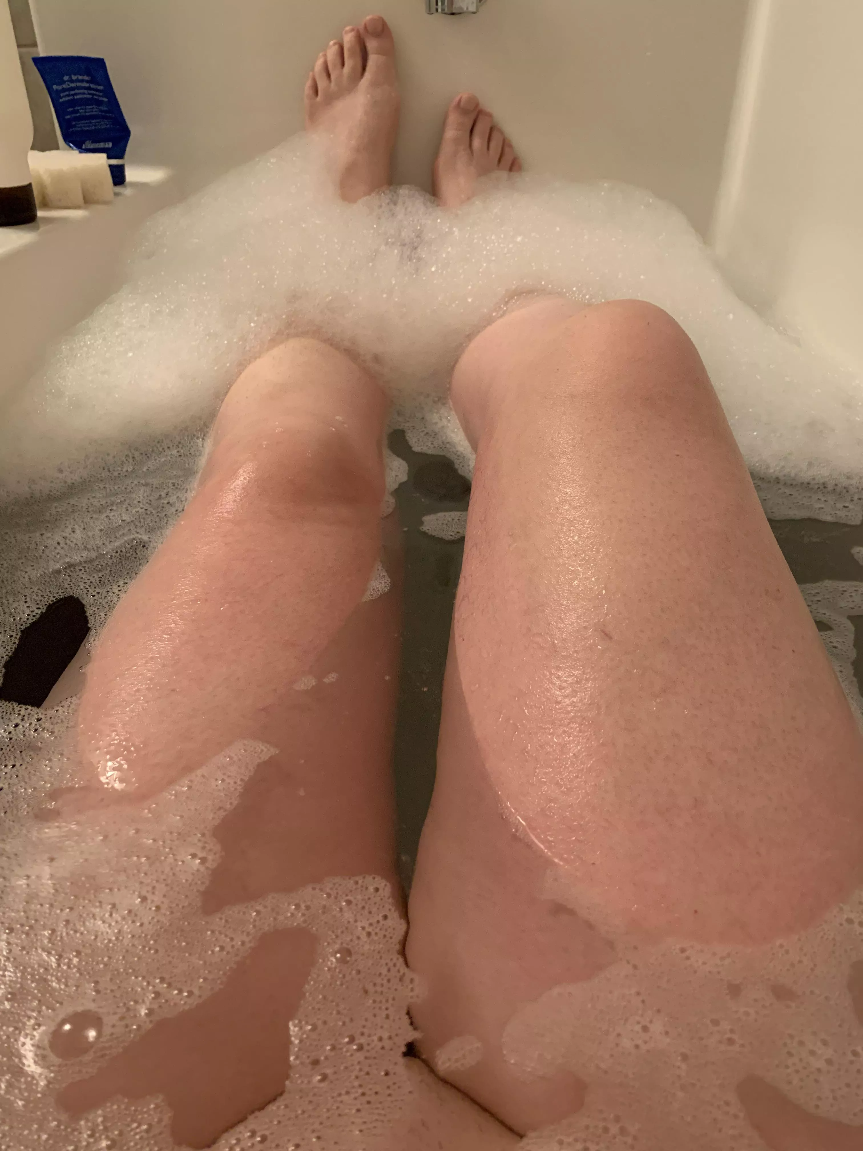 [F]riday night relaxing in the tub. posted by Sweet_Kitty73