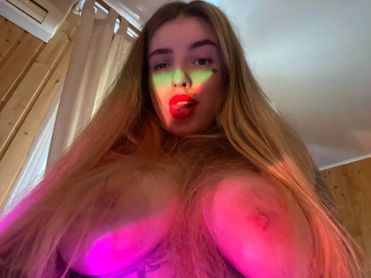 From rainbow with tits posted by Julia_moon_xxx