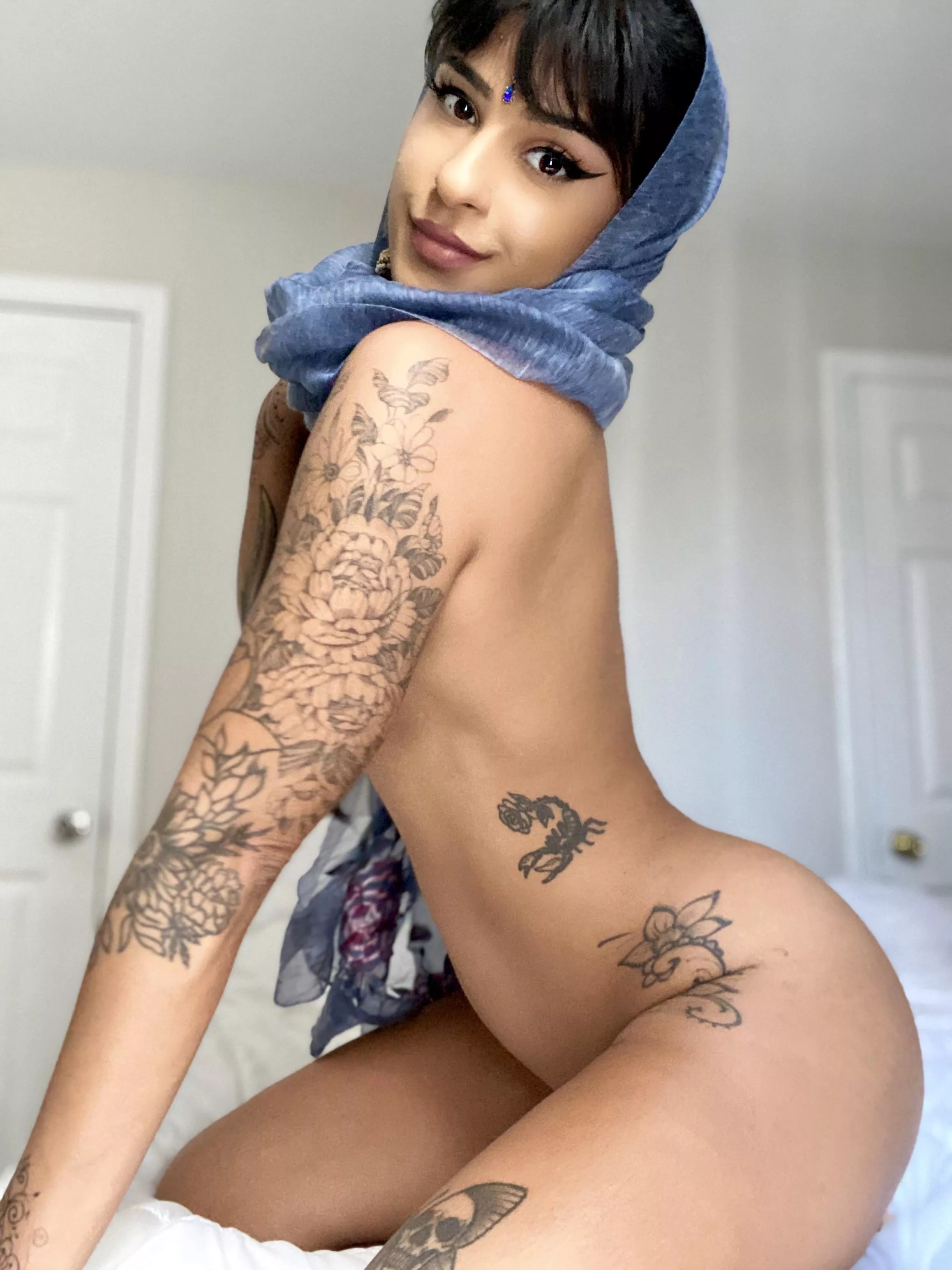 Fuck me with my chunni on? ðŸ˜ˆ posted by slaysheslays