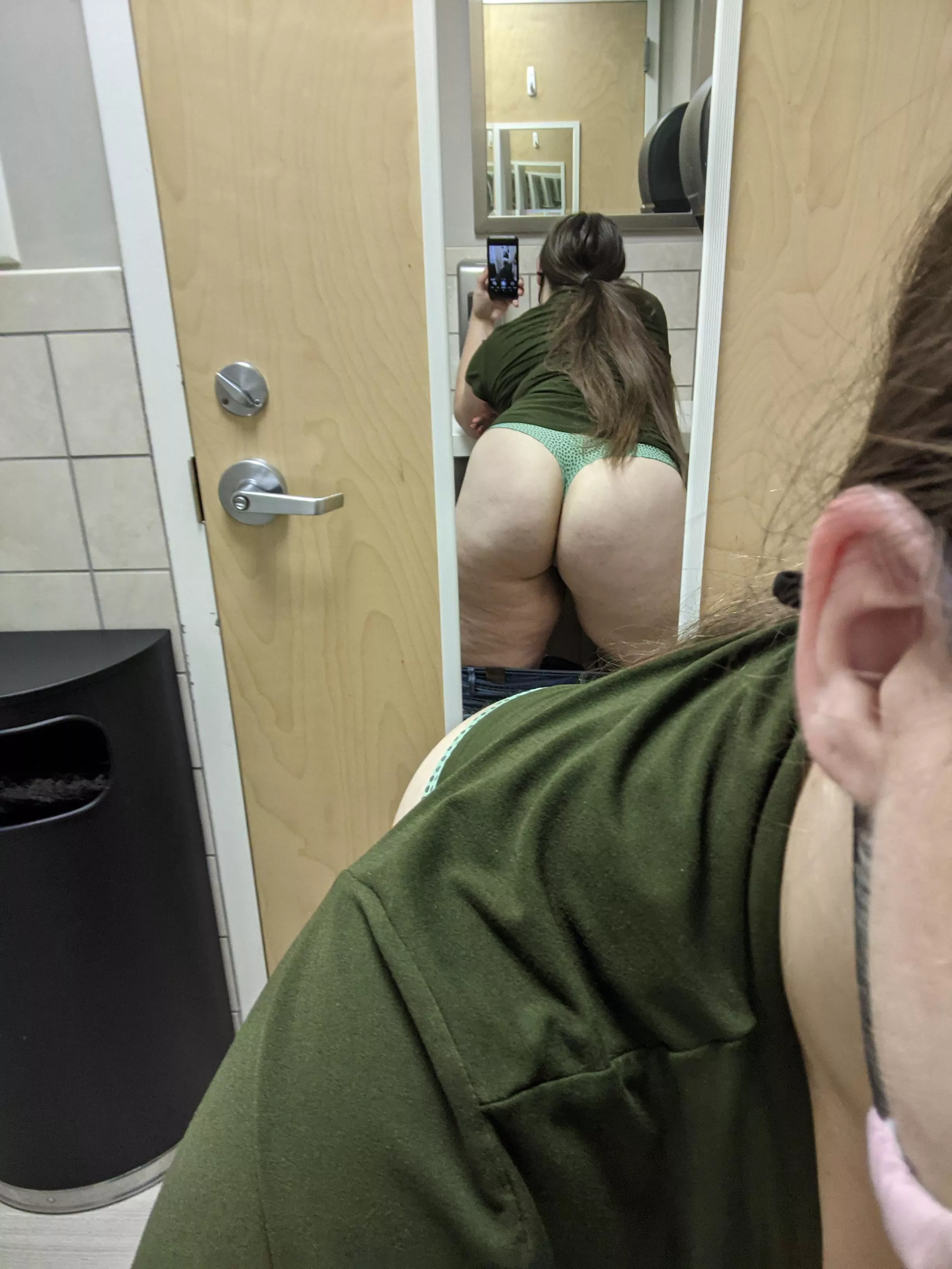 [F]uck Monday's, just look at my ass instead 😉😉 posted by Complex_Patience_608