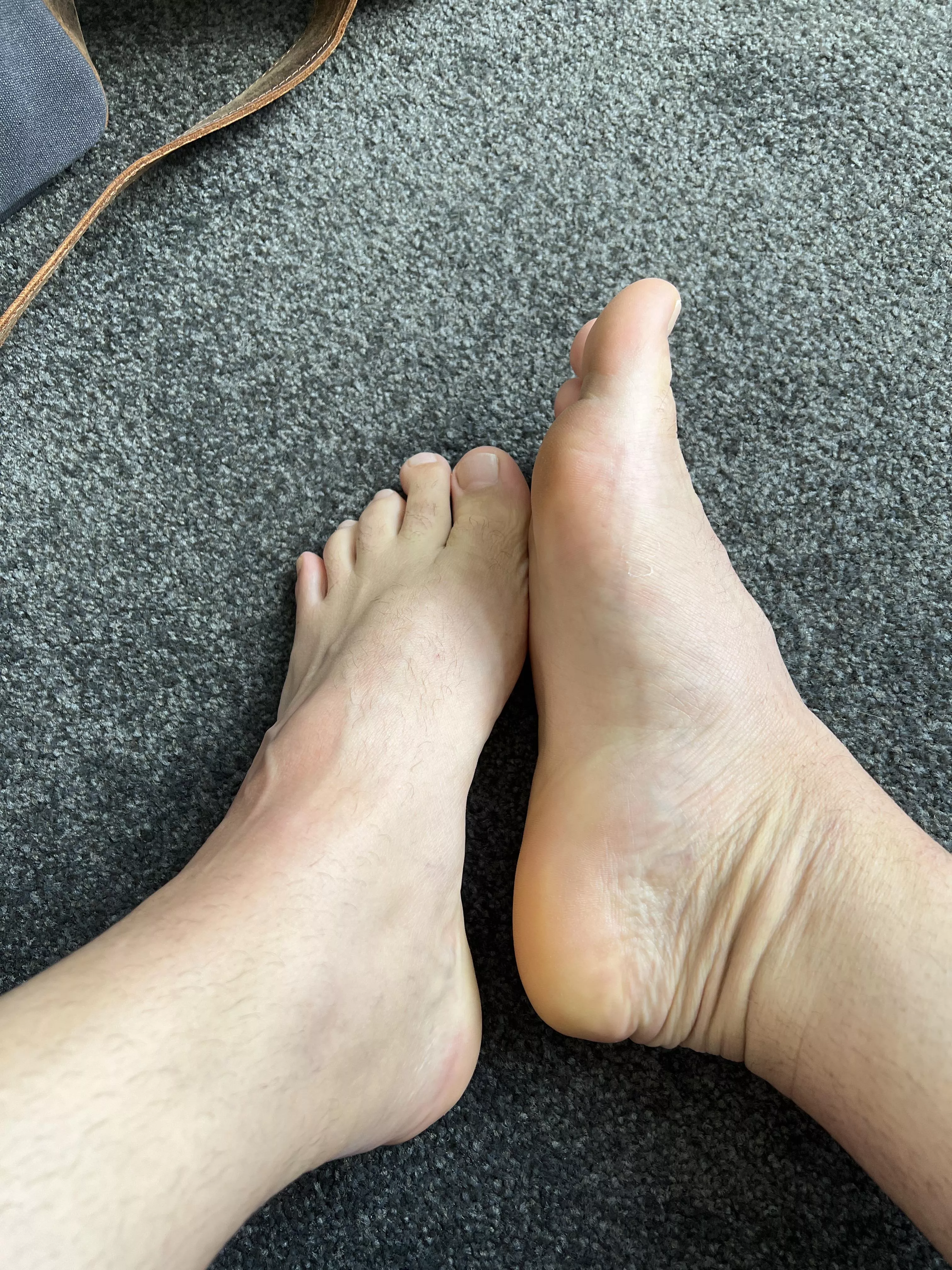 Fuck my feet with your big 🍆 posted by jjsmitheebi