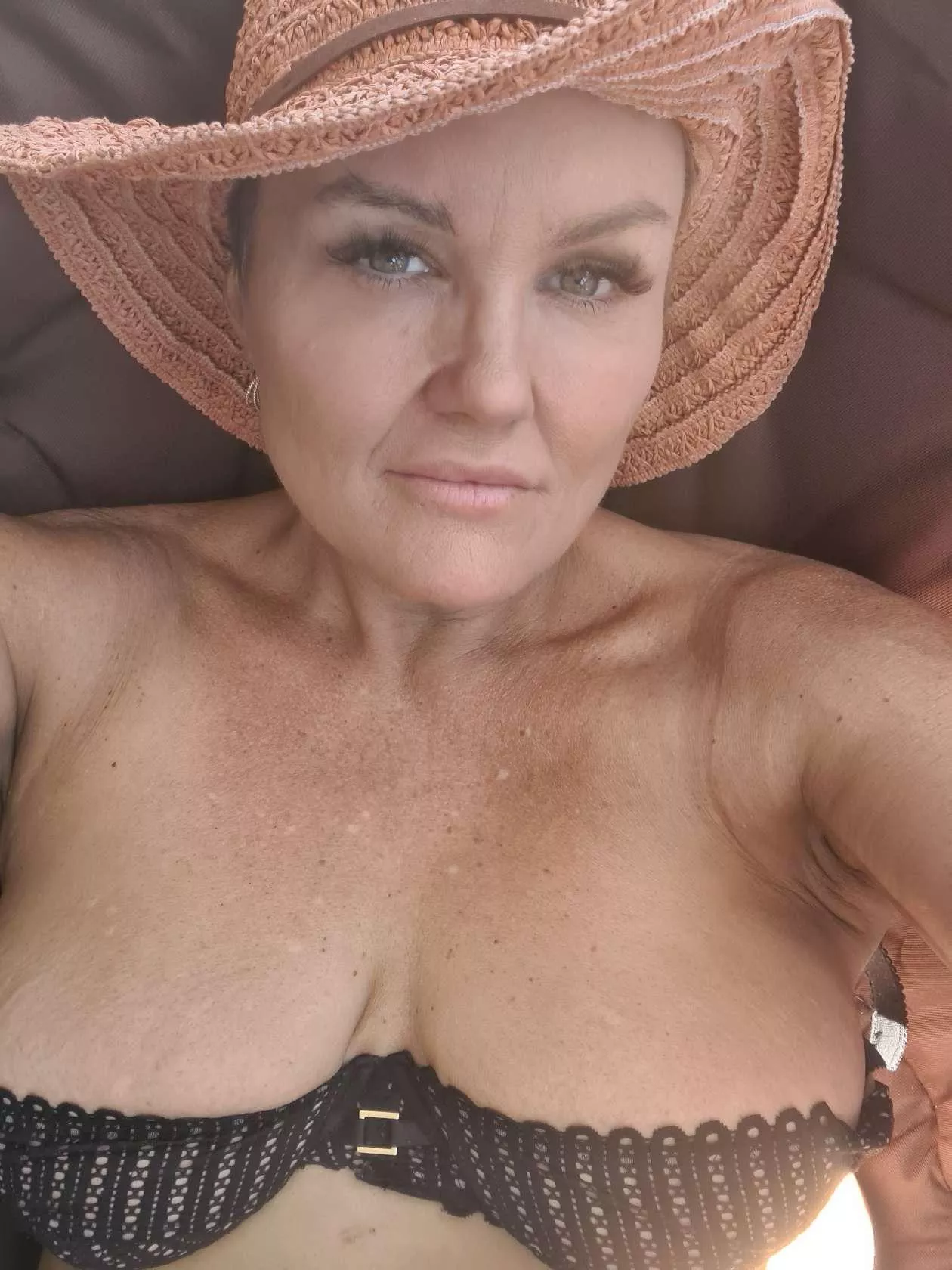 Fuck this gilf is sexy!!!! posted by HmmmmmmPorn