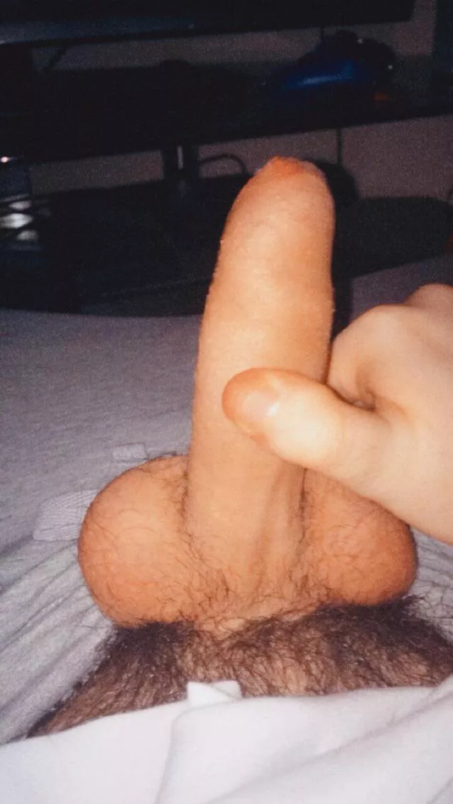 full of cum and need some help getting it out 😏😋💦 dm me if u think u can 🥵 posted by alxsdair