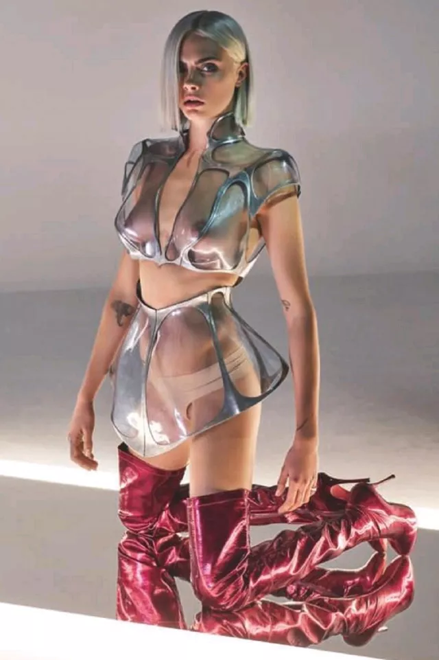 Futuristic dress posted by kuterthi