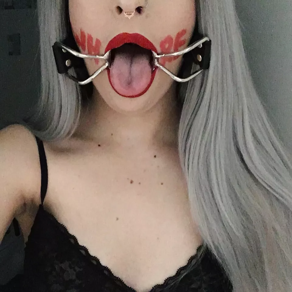 Gag whore. posted by gummytummy_