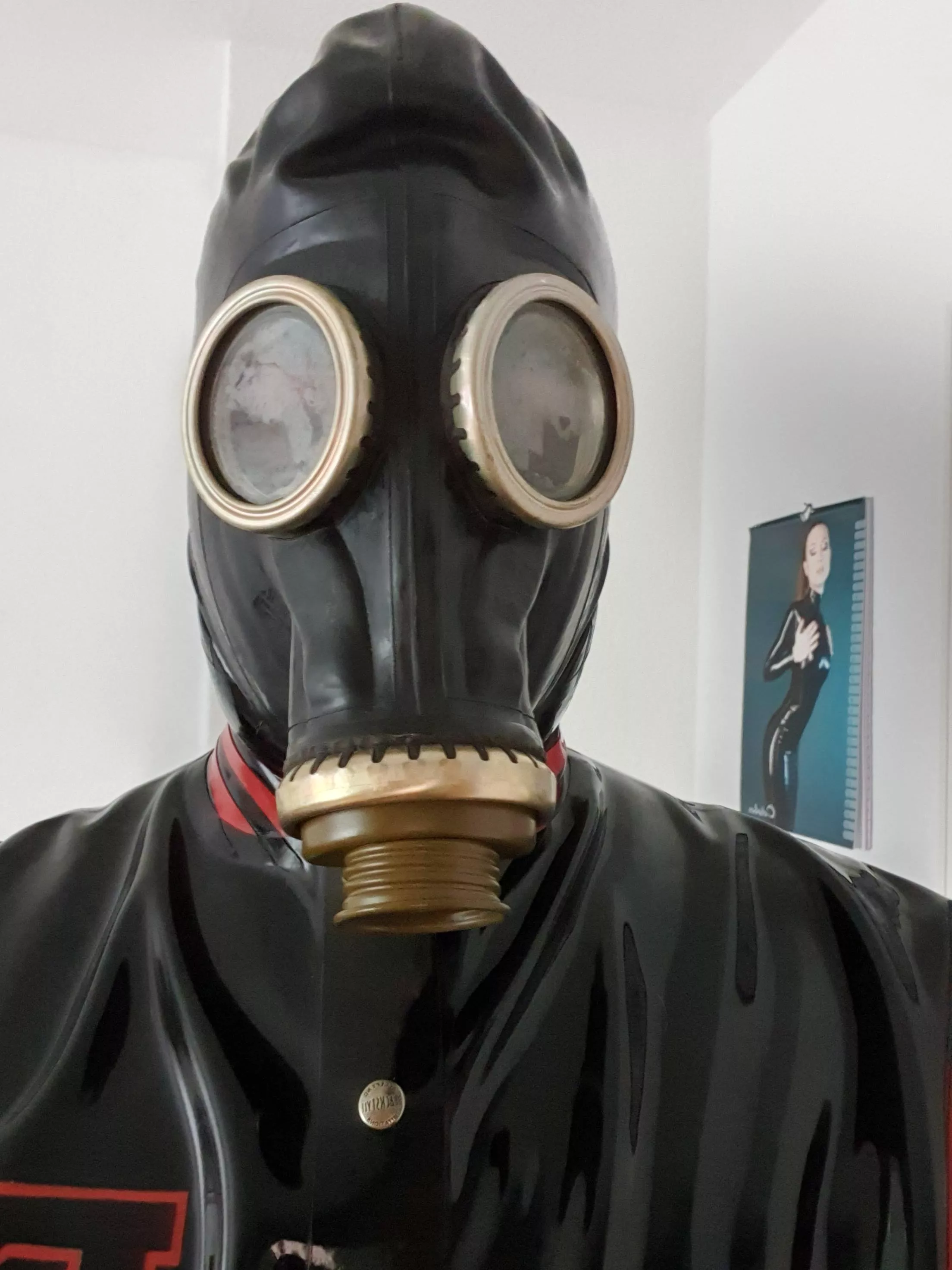 Gas mask and latex evening posted by rubberswitch