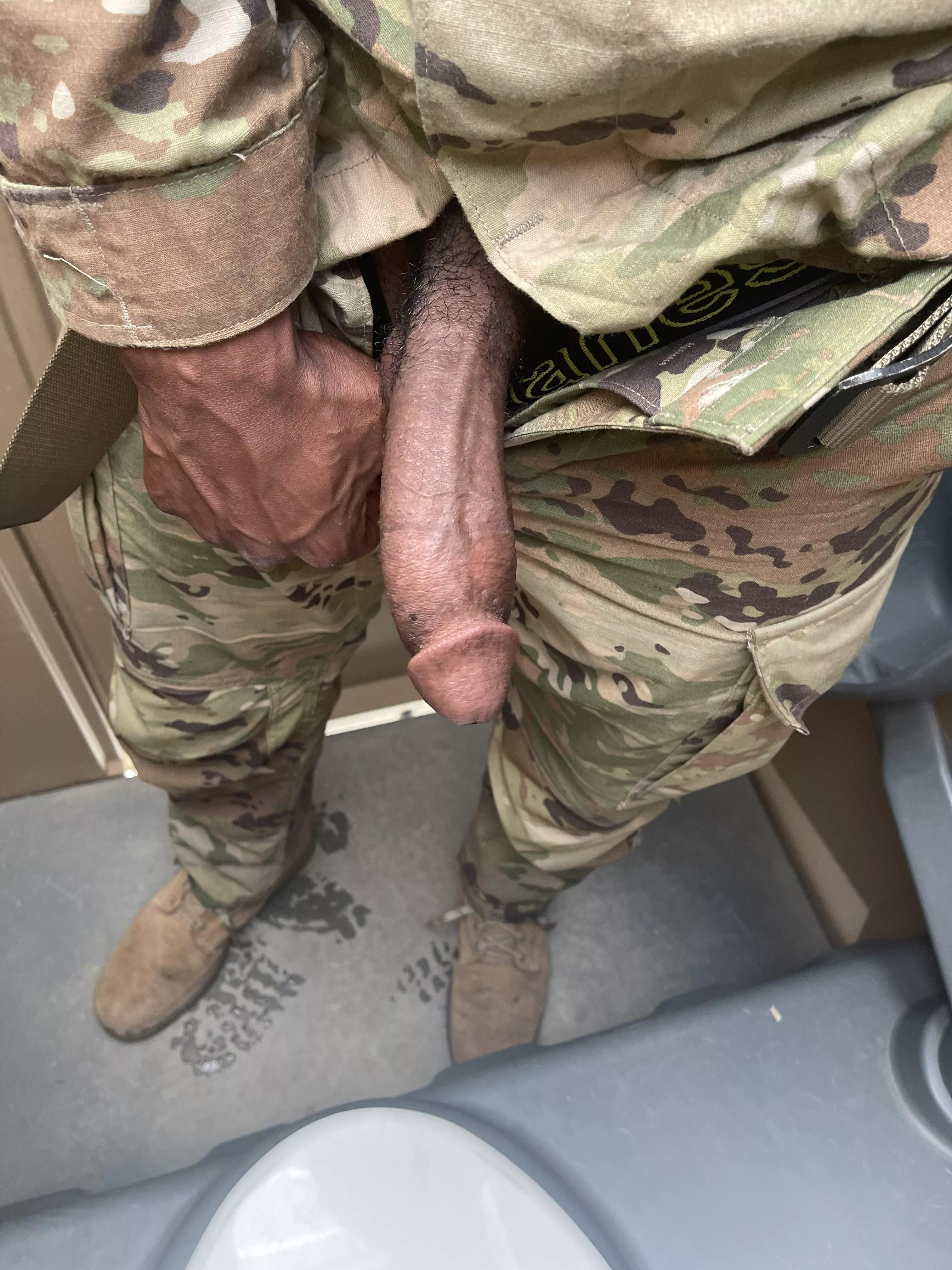 Get horny even in the field posted by daddyleafee