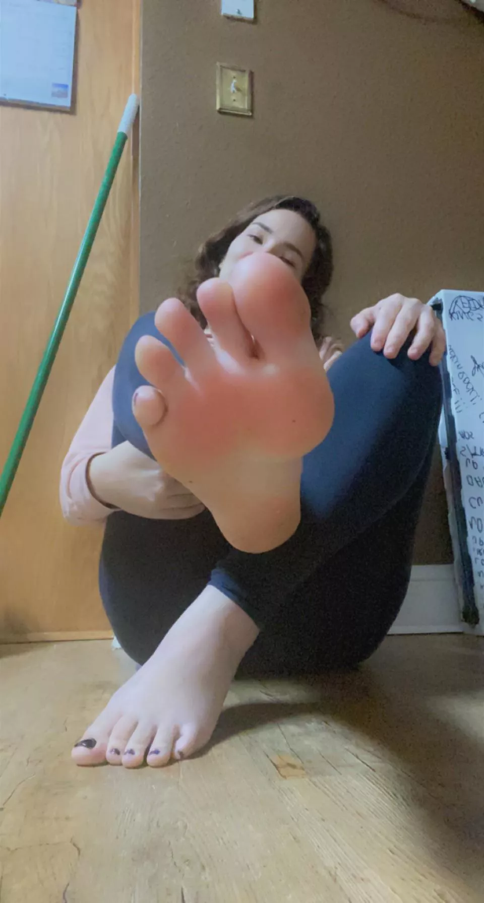 Get on your knees and open your mouth 👅🦶🏻 posted by Aubreymccenna