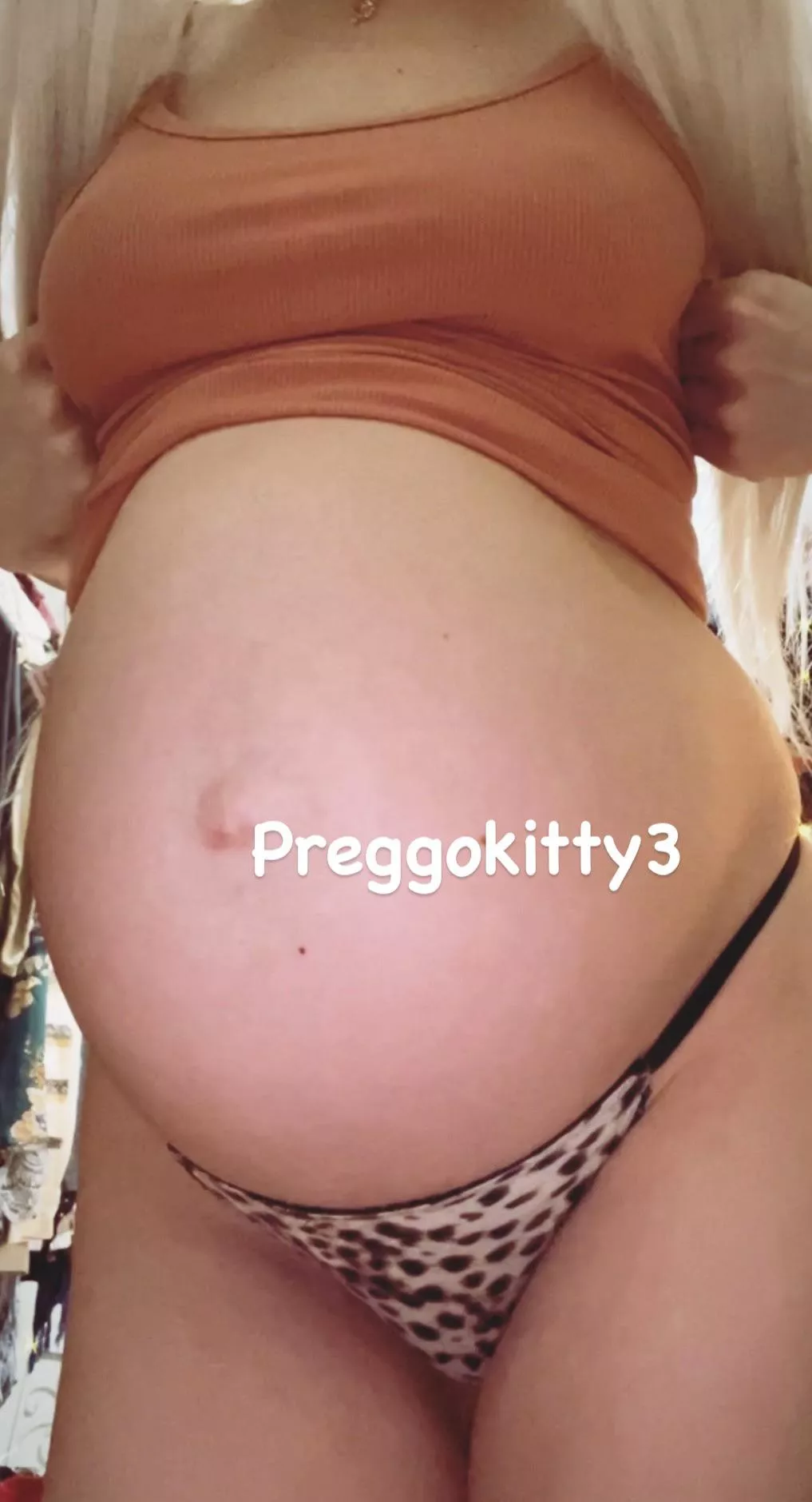 Getting stretched😈 posted by Preggokitty3