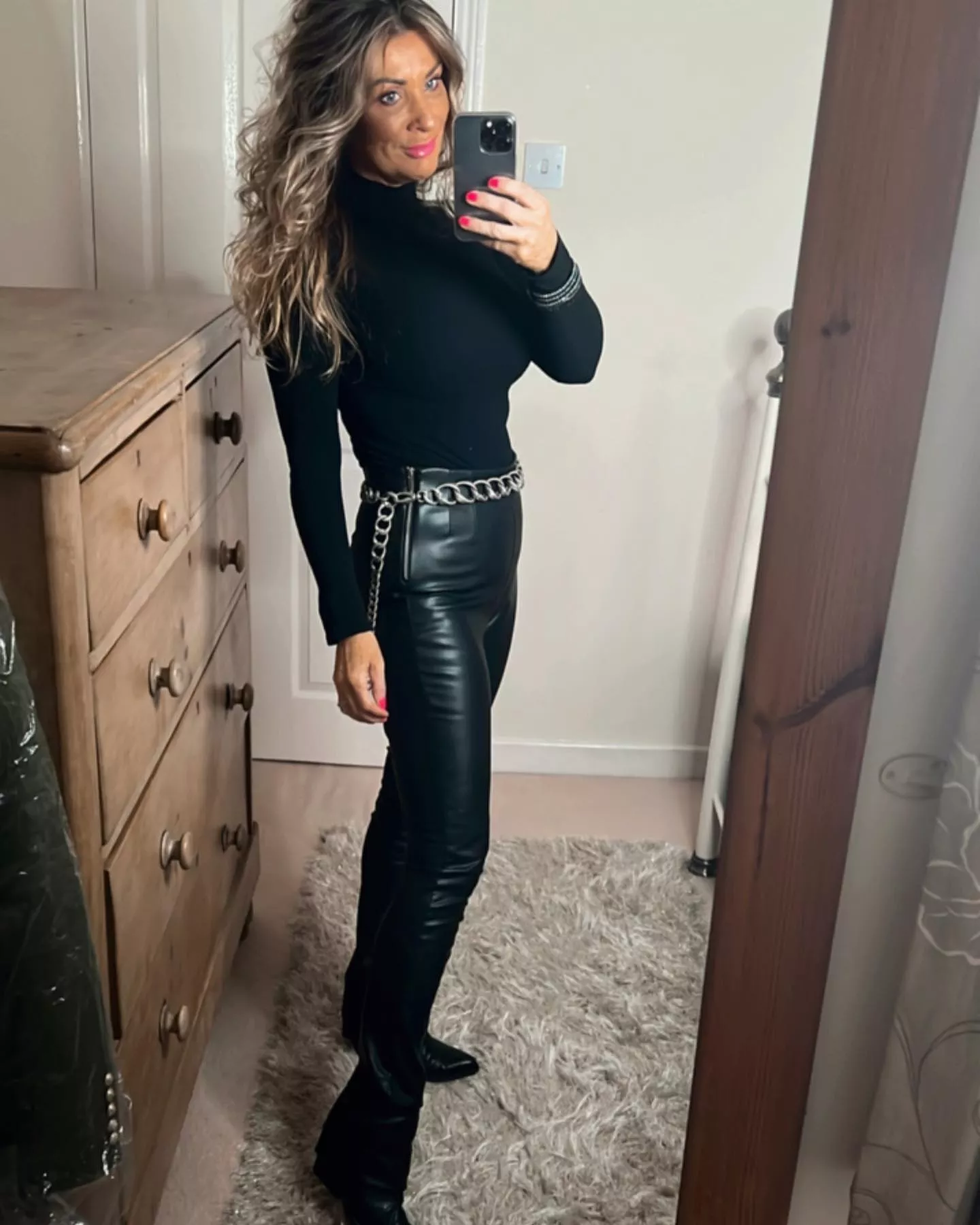 GILF in Leather Pants posted by gooningaccount