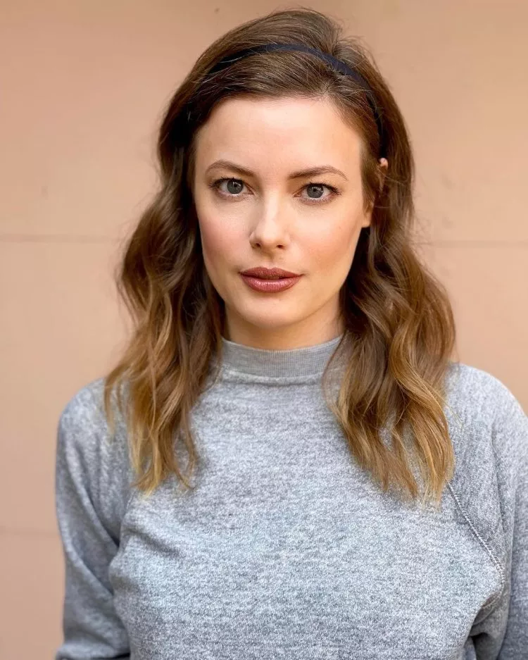 Gillian Jacobs (2021) posted by KidPaper