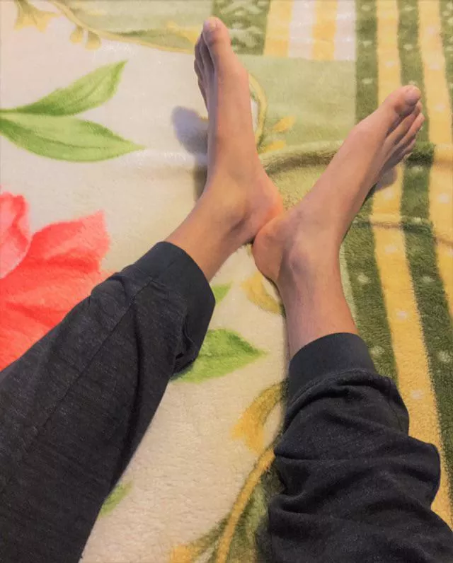 Giving my slender feet a stretch posted by iFuckUntillYouSquirt