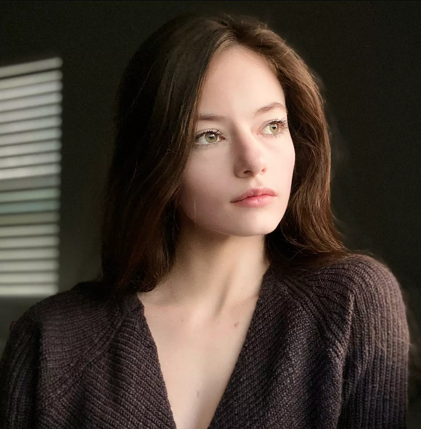 Giving some cum to Mackenzie Foy posted by purplepaintdrying