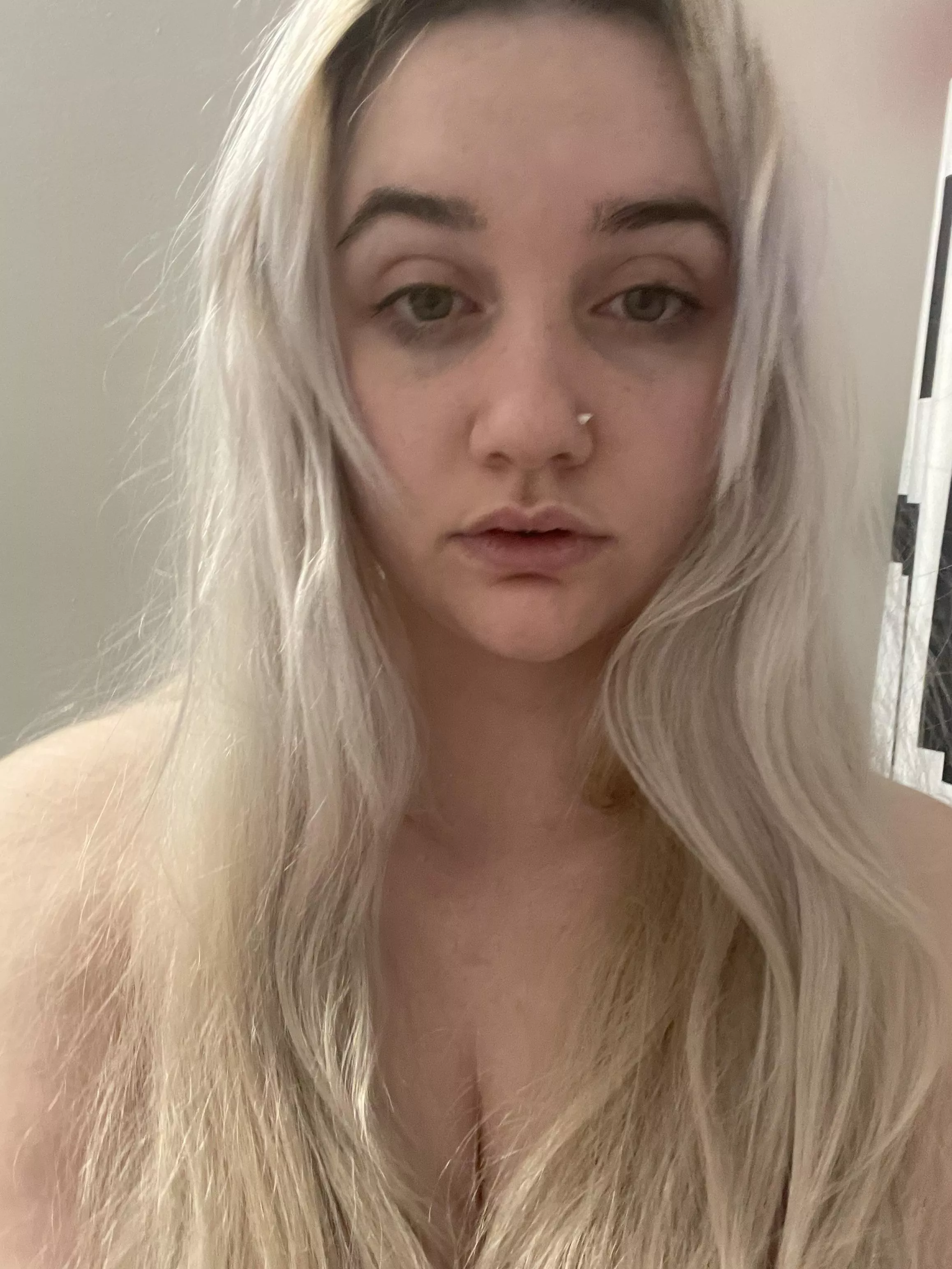 go hard on this bleach haired Jewish bitch posted by _feministbimbo