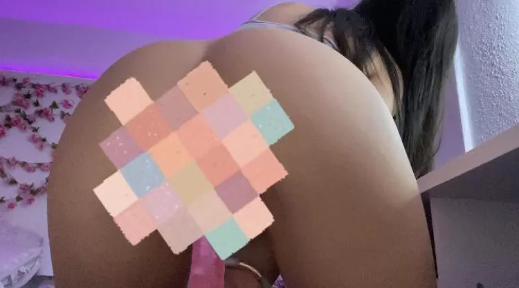 god i can’t help it anymore i still get so horny pregnant 😩😩 i went back to camming, turns me on knowing random strangers are watching me play with myself while they do 🤤🥵 imagining all the things they’d do to me and how they’d use me.. posted by hunnylizz