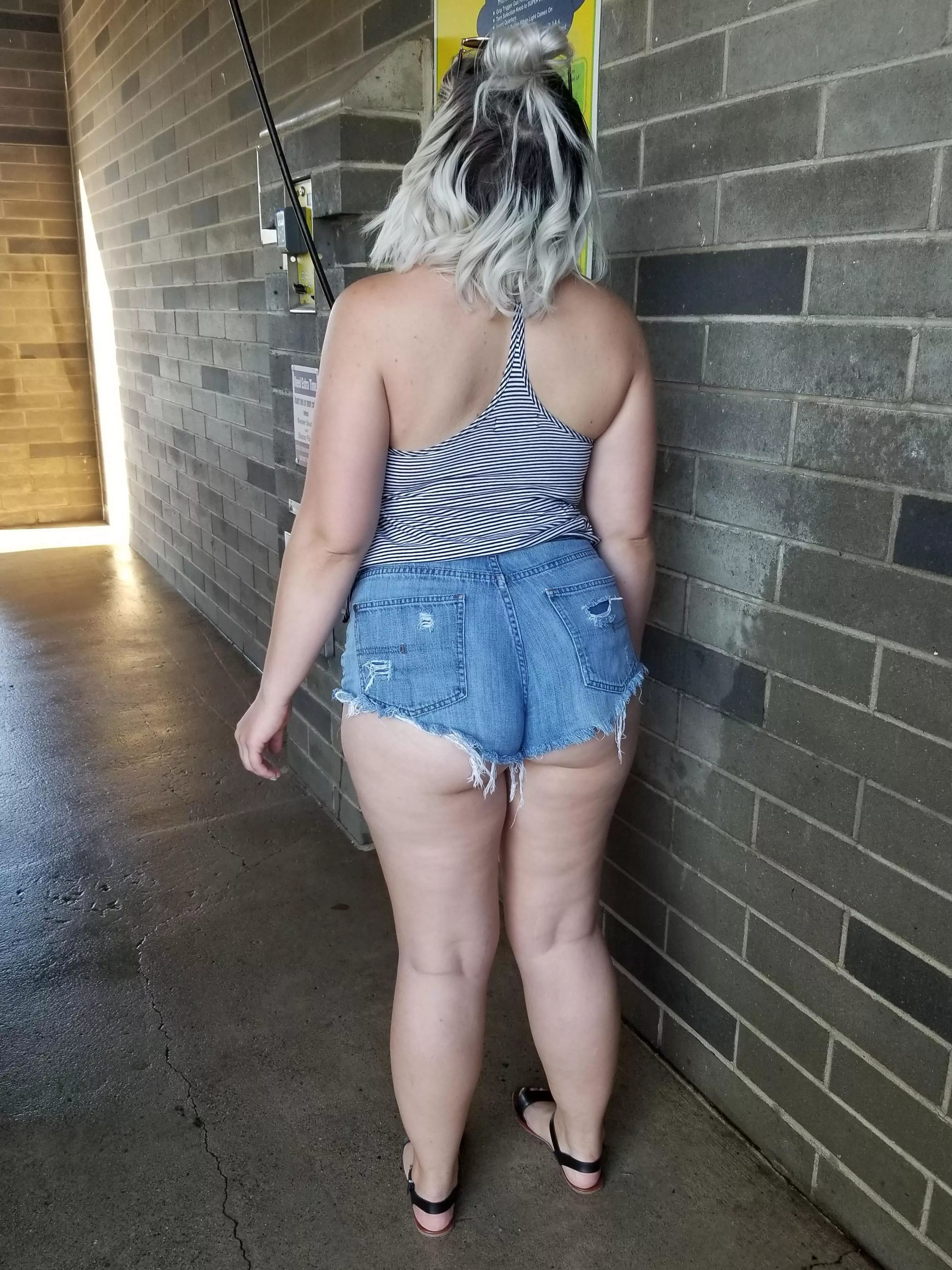 Going through all the badness moving to the new phone. That was a good day... People stopping to watch her wash my truck, and had one guy ask to take a picture of her. She put on quite the nice show with her fat butt in them shorts posted by whatnotg