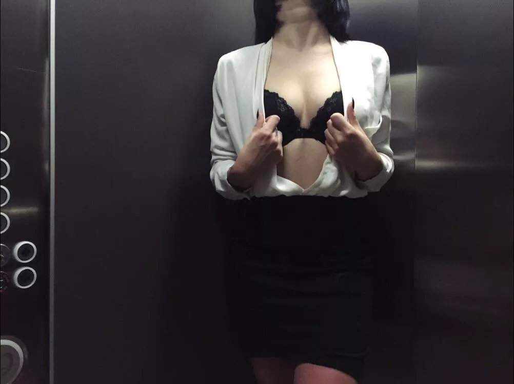 Going upâ€¦ or down? [25f][perth] posted by BoyGirlPleasure