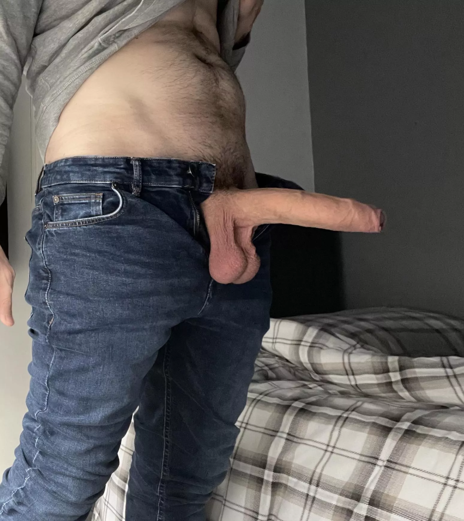 Good morning all, especially all the ladies here 😏 (dm’s open) posted by LargeWenus