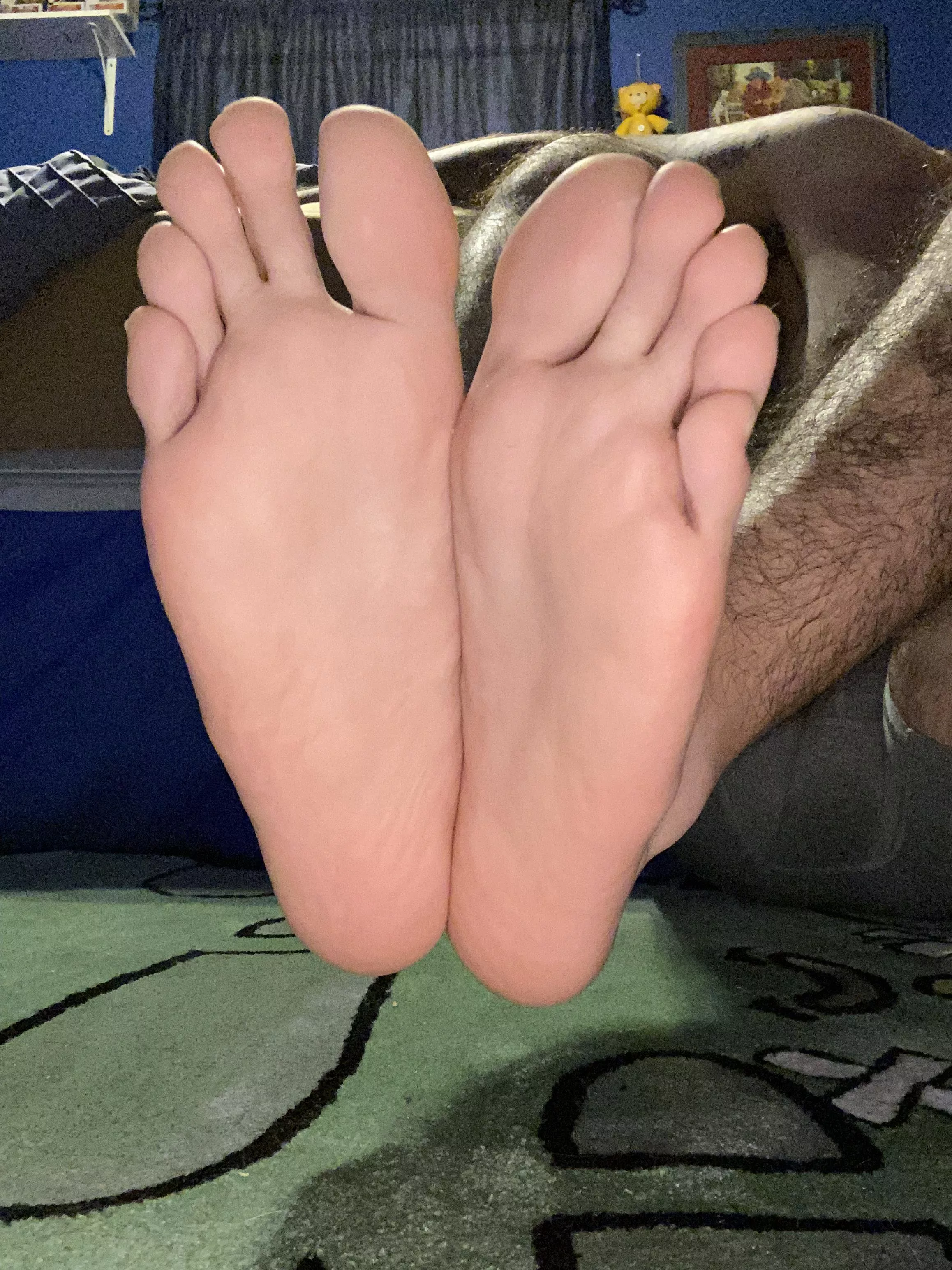 Good morning , nice and clean after showering posted by Cslimfeet