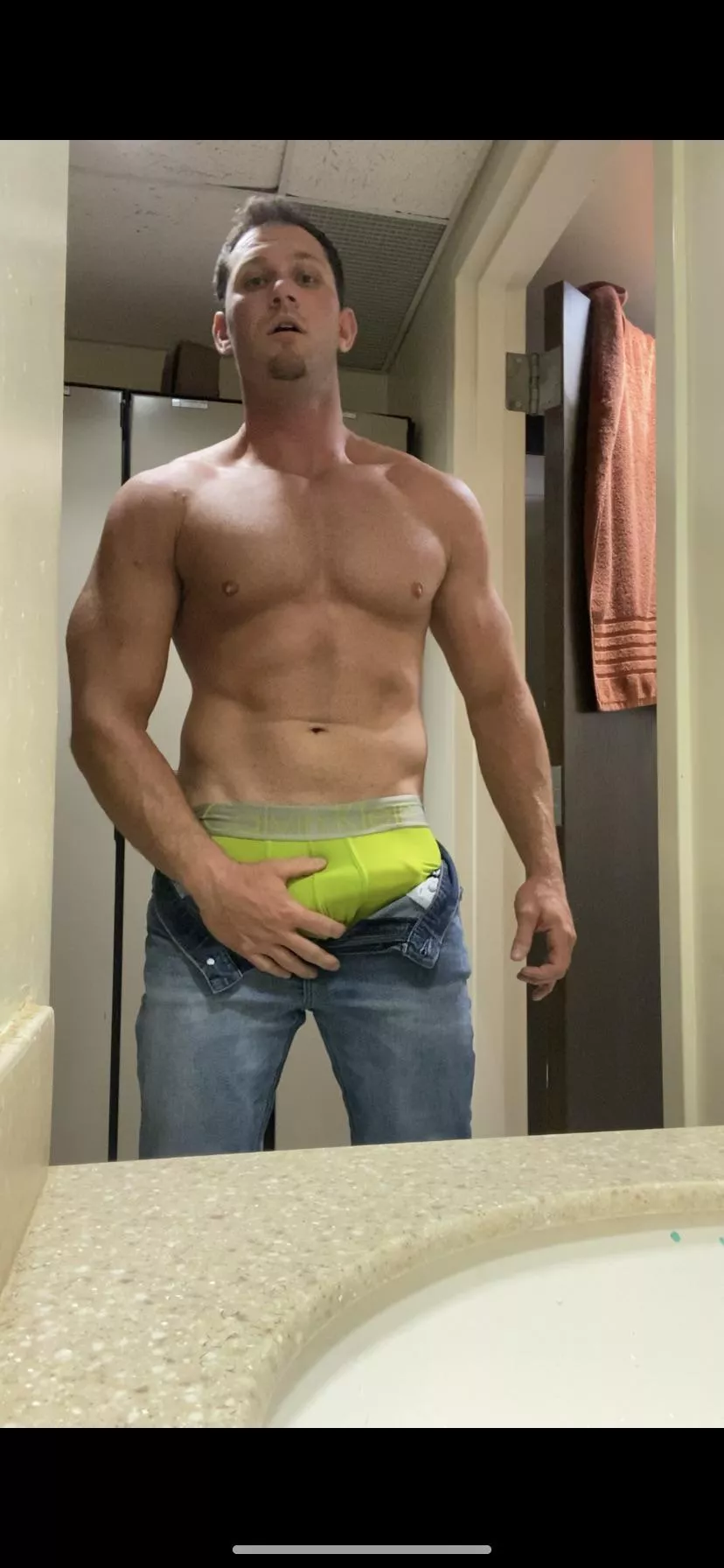 Good workout. Tight jeans and bulge in the locker room 😈😈 posted by dbchatb