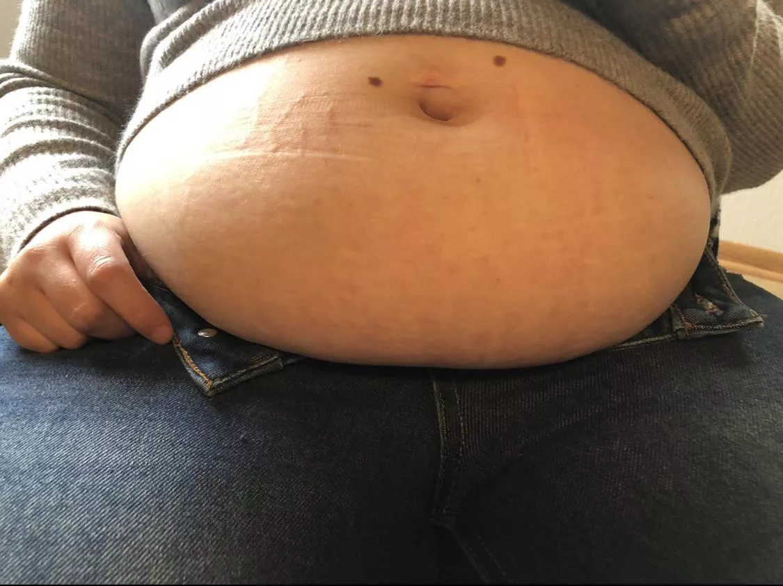 Got asked if I was pregnant again today, responseâ€¦â€œnope Iâ€™m just fatâ€ starting to hang more and more posted by Sad-Bad-2213