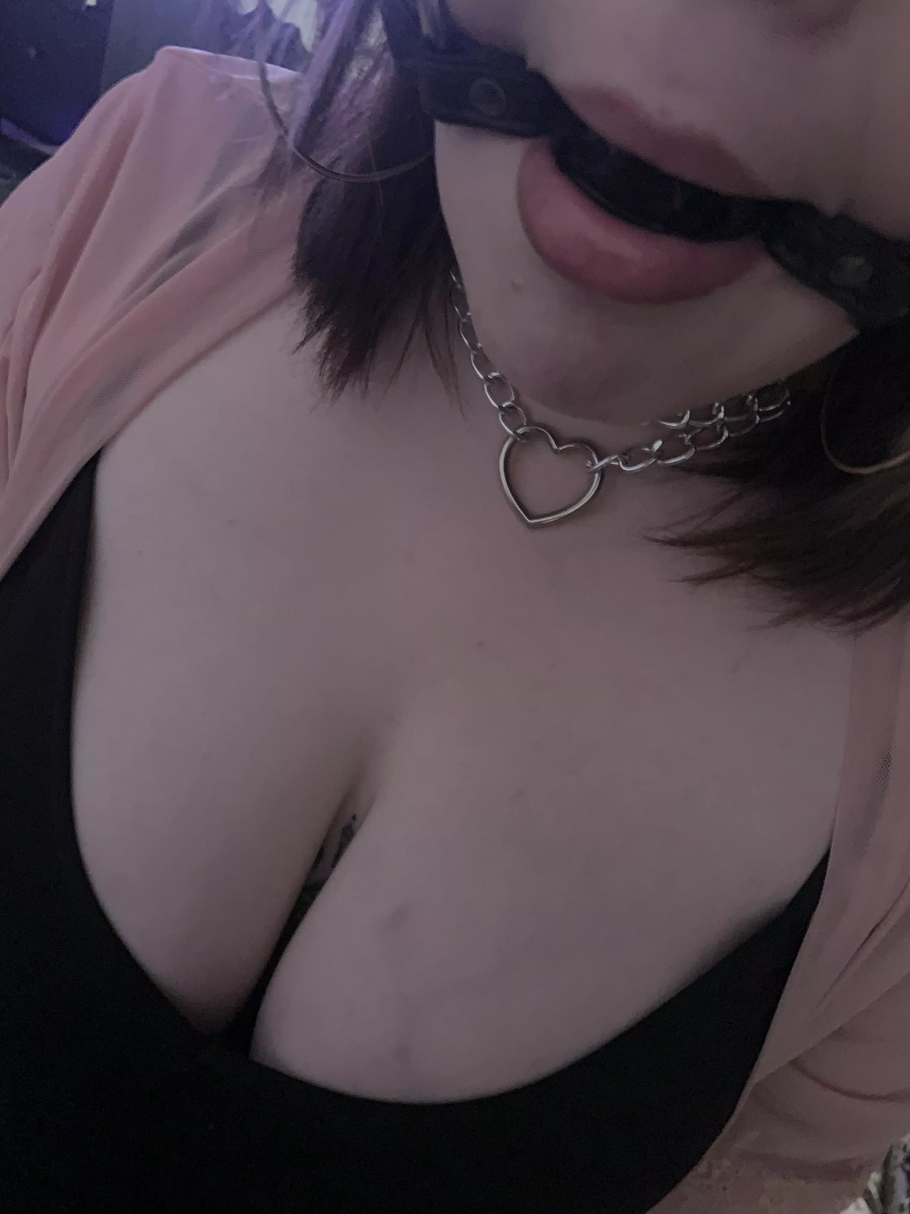 💗got my choker and gag on, looking pretty💗 posted by clownnbabii