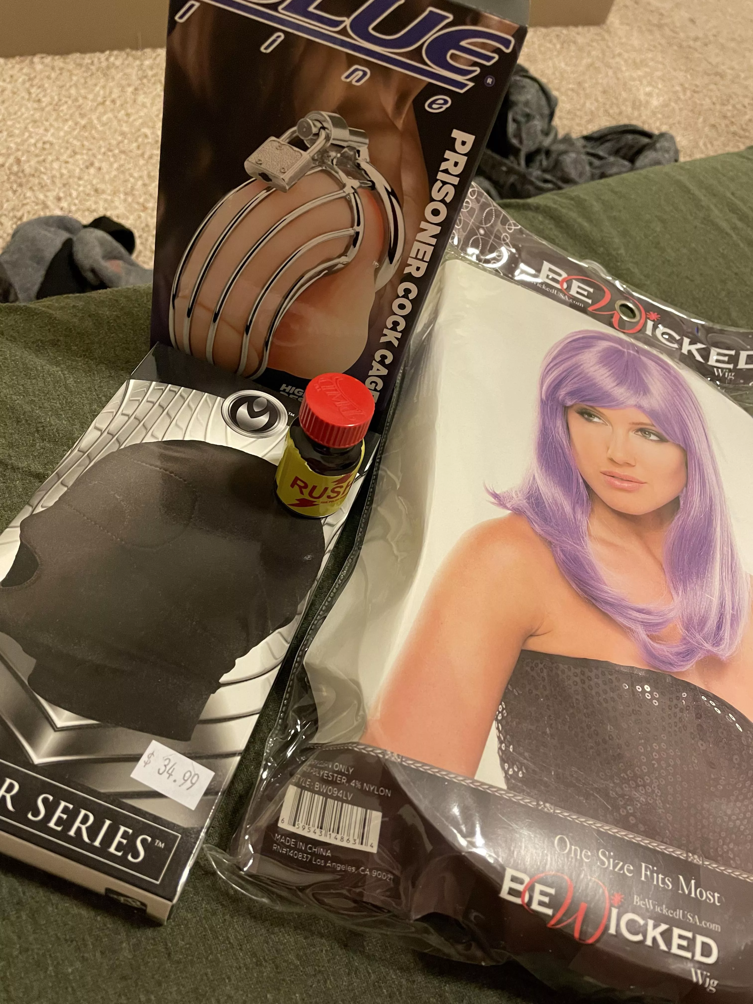 Got some new toys! First time trying poppers… jesus they make you a whole new level of stupid horny. Kik adastra202 posted by yourfavoritefreak