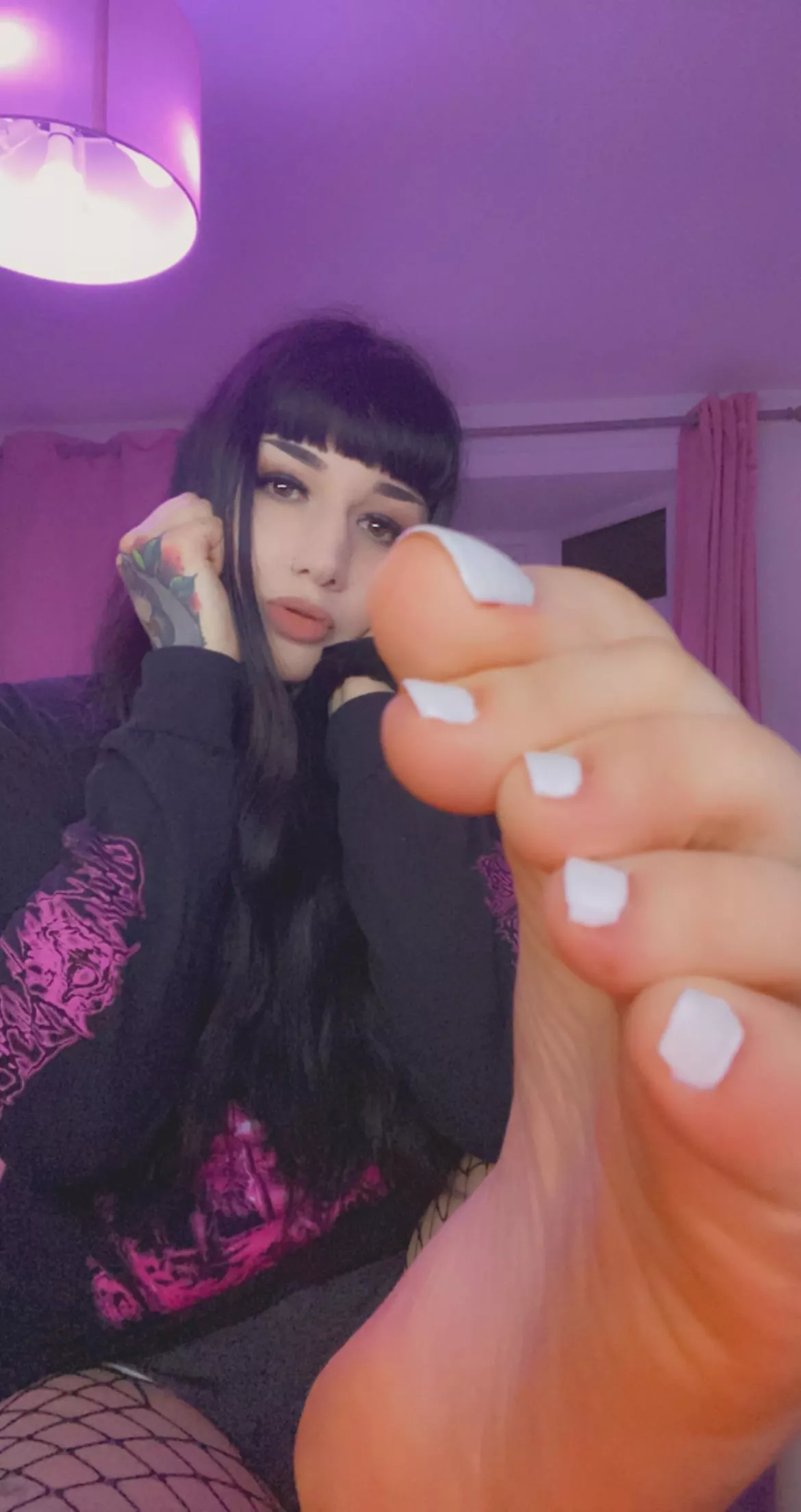 goth girl feet hit different posted by Patrappa_X