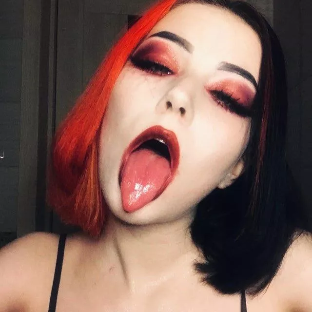 Gothslut ahegao 🥵 posted by splithairbaby