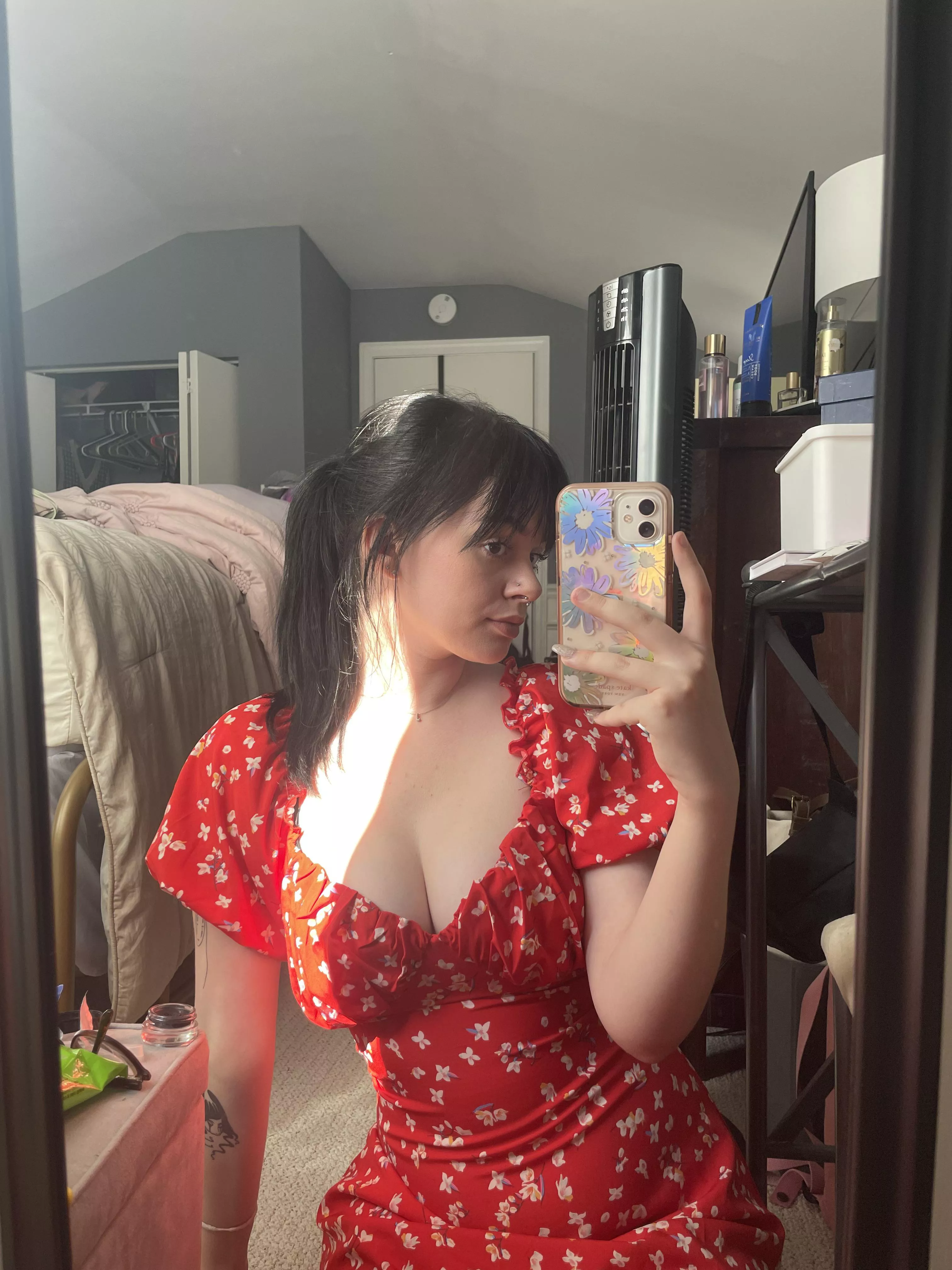 gotta love a good sundress posted by lilnug42069