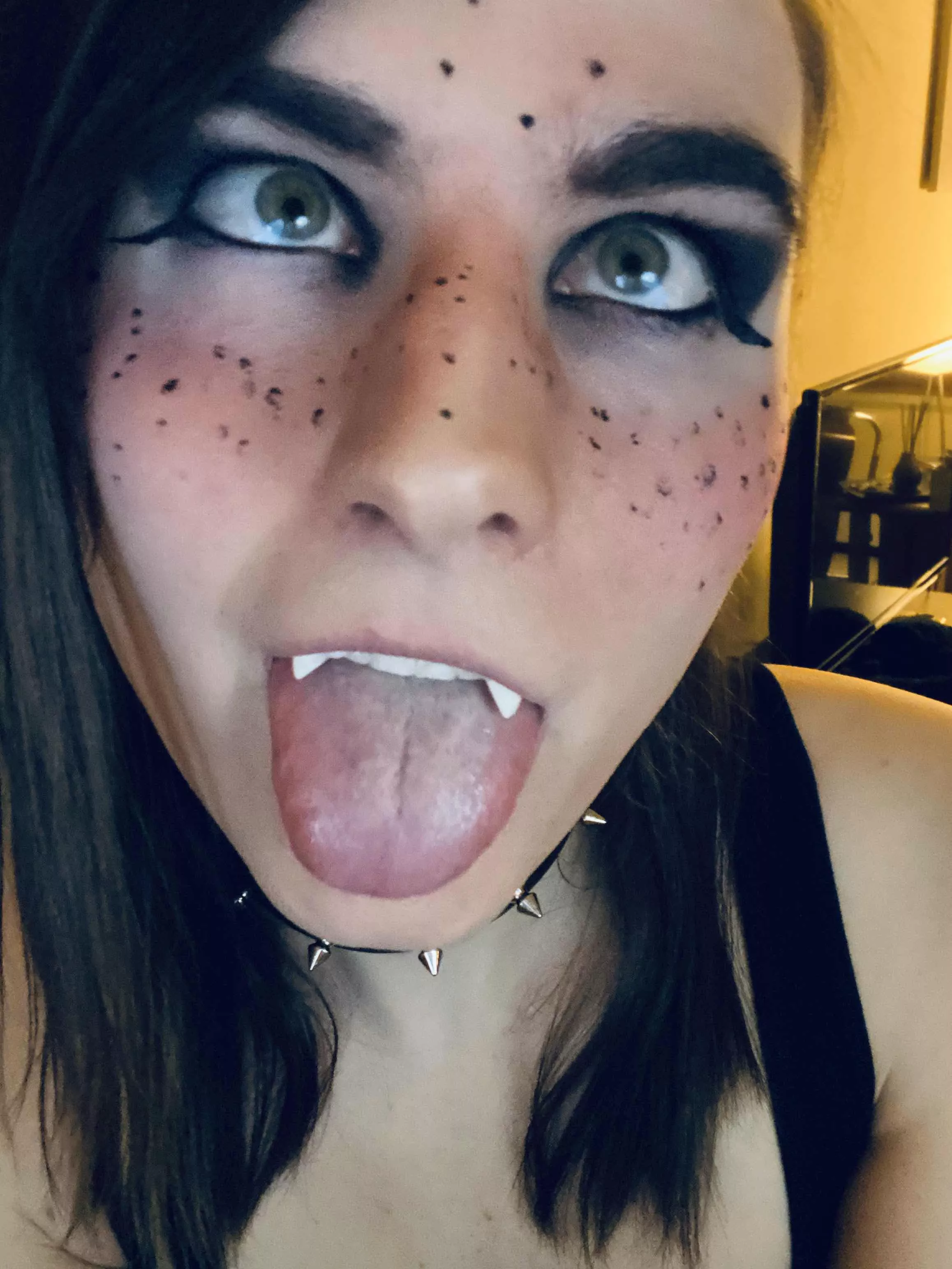 Grab my head and cum in my slutty mouth posted by AvaShade