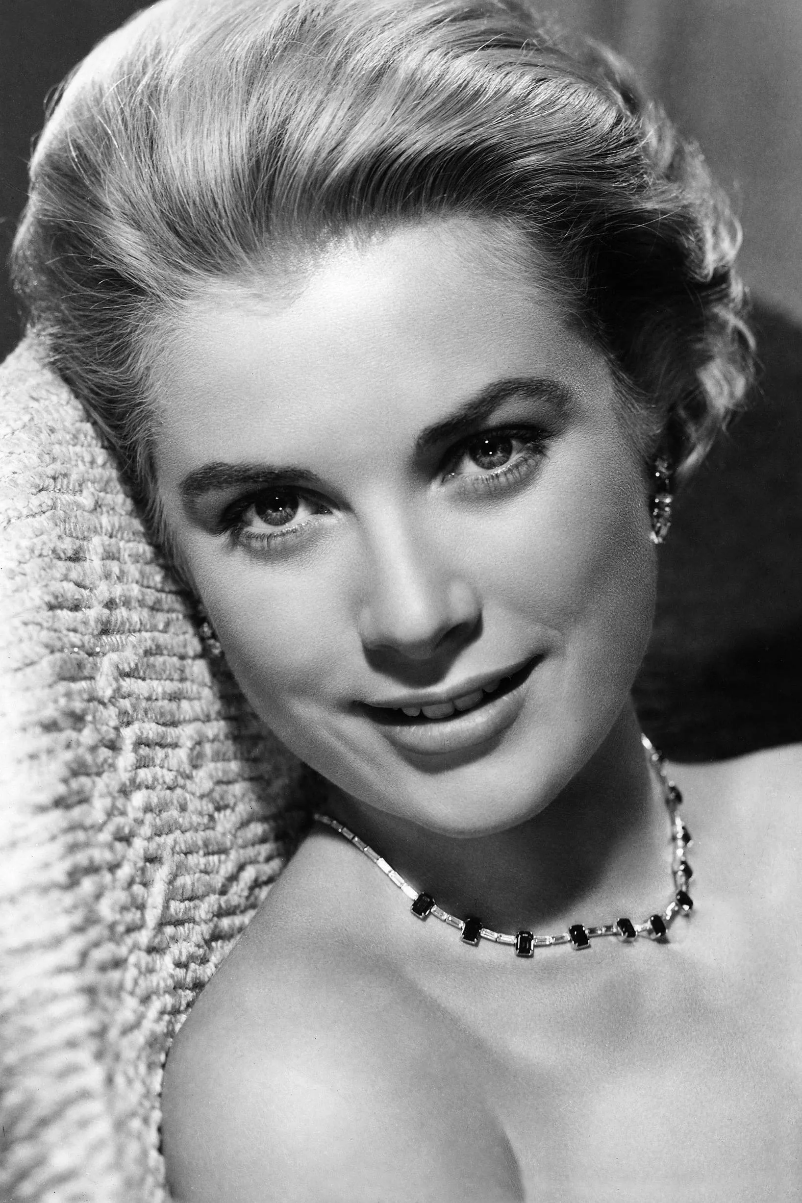 Grace Kelly posted by gotfannorthofthewall