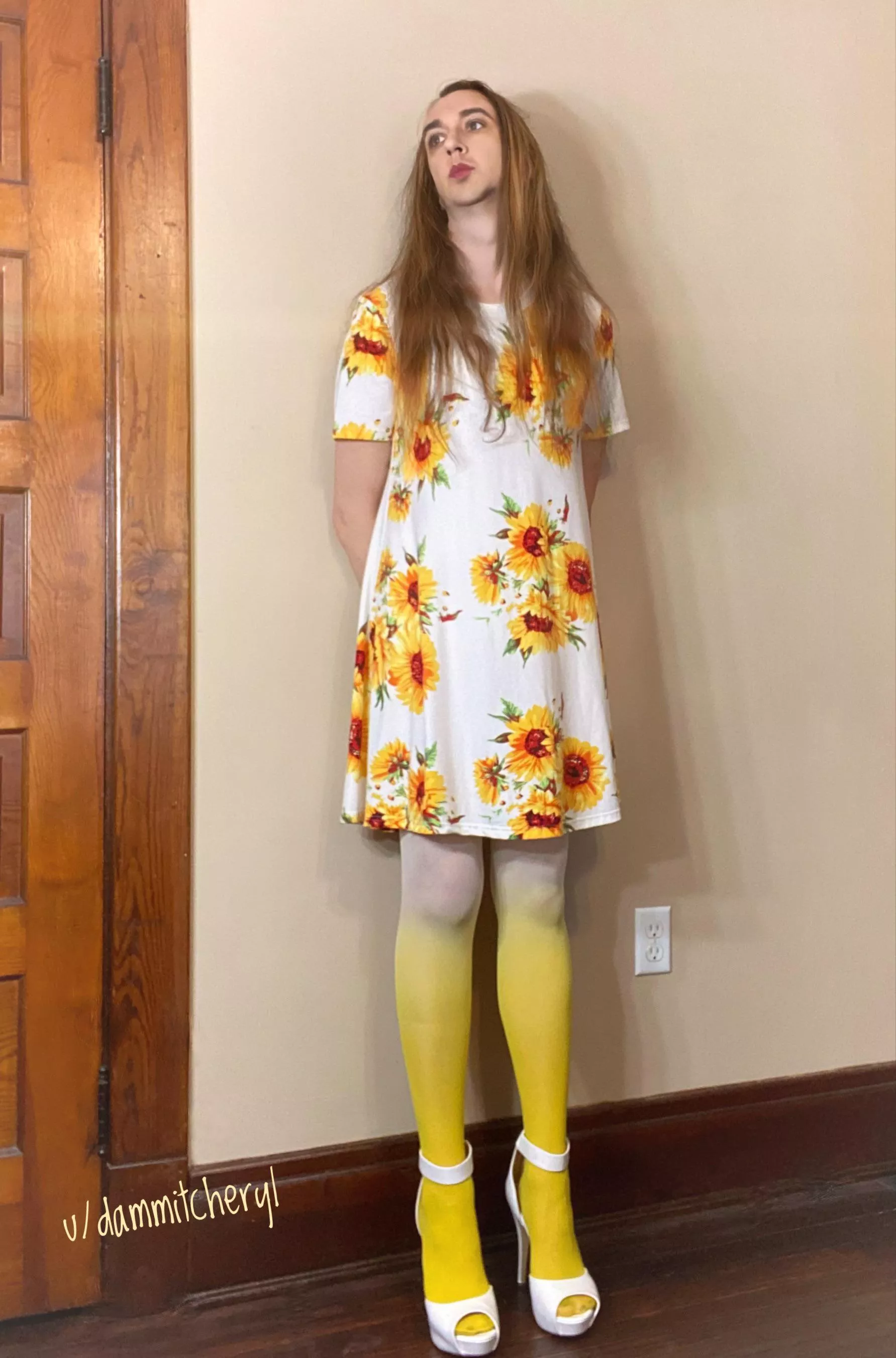 Gradient yellow tights posted by dammitcheryl