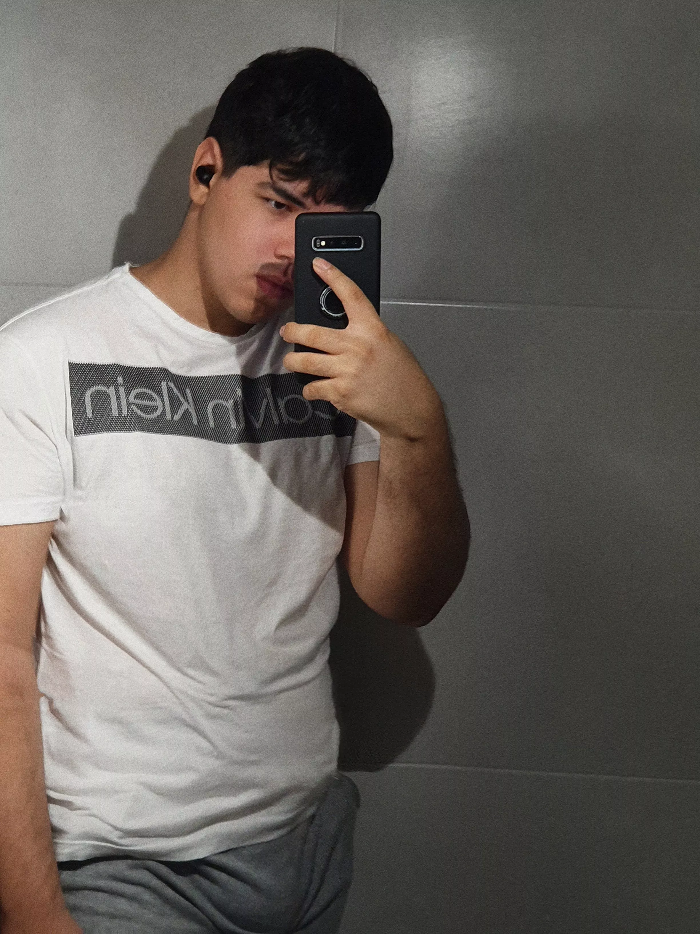 Gray sweatpants bulge (18M) posted by Blazed00