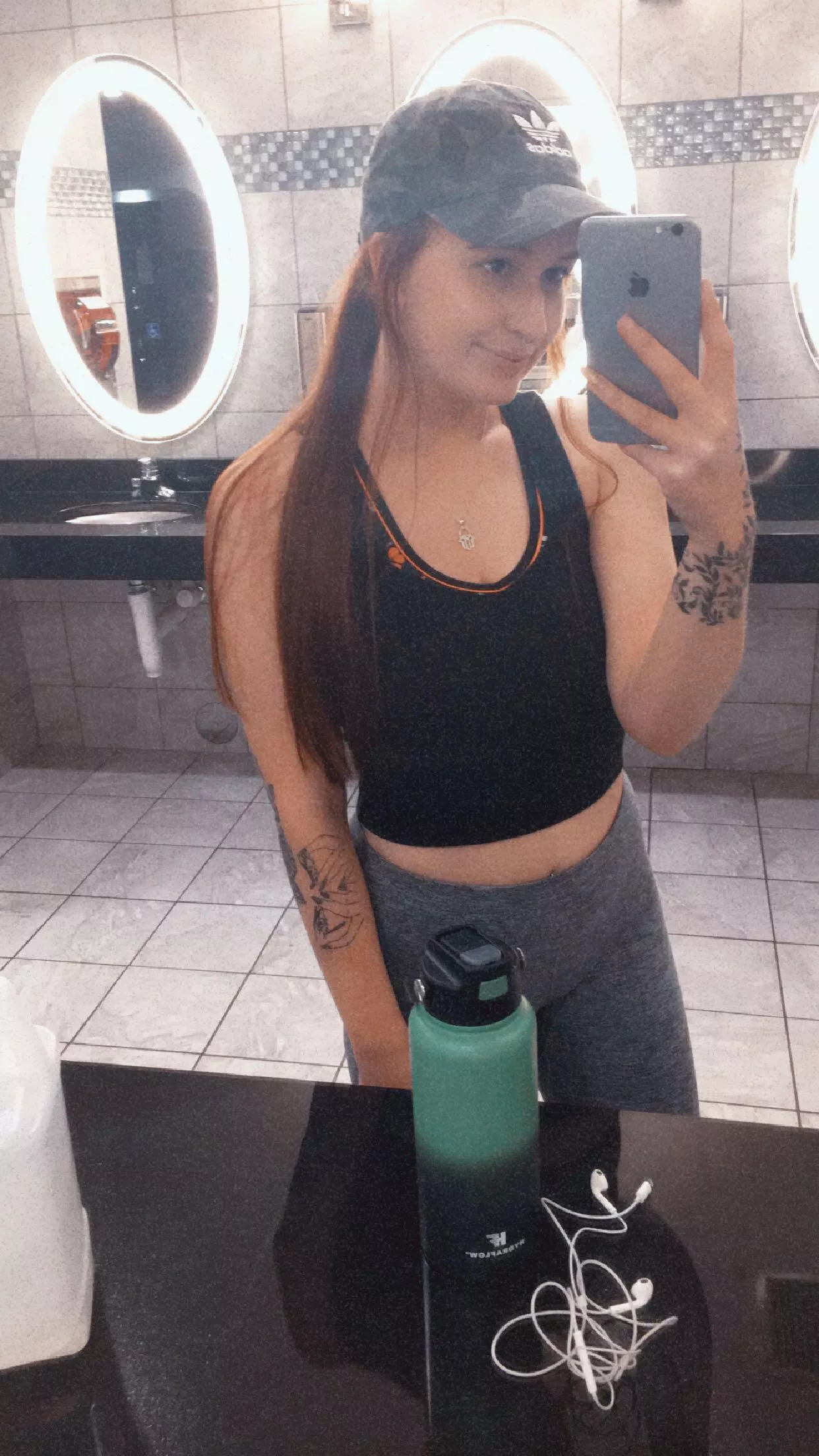 Gym selfie 😋 posted by Soft-Swan4008