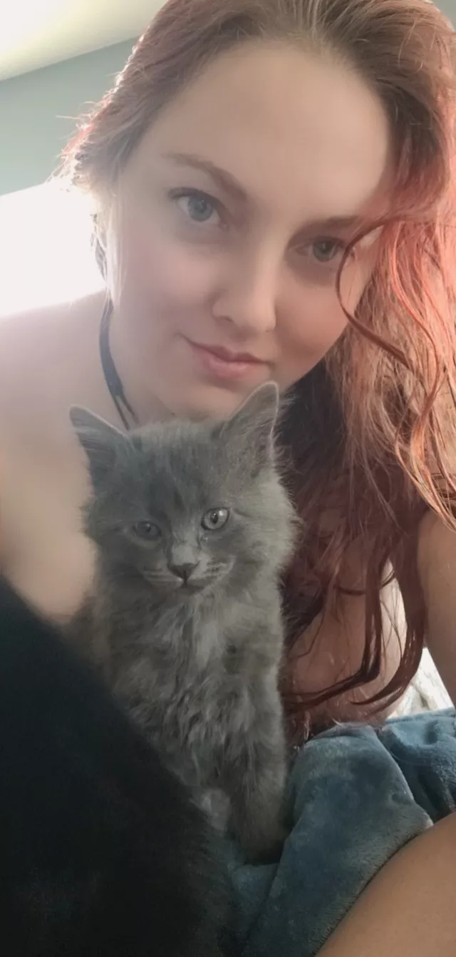 Had some visitors ðŸ˜» after my bath. ðŸ¥° [F33] posted by Cartooncolee