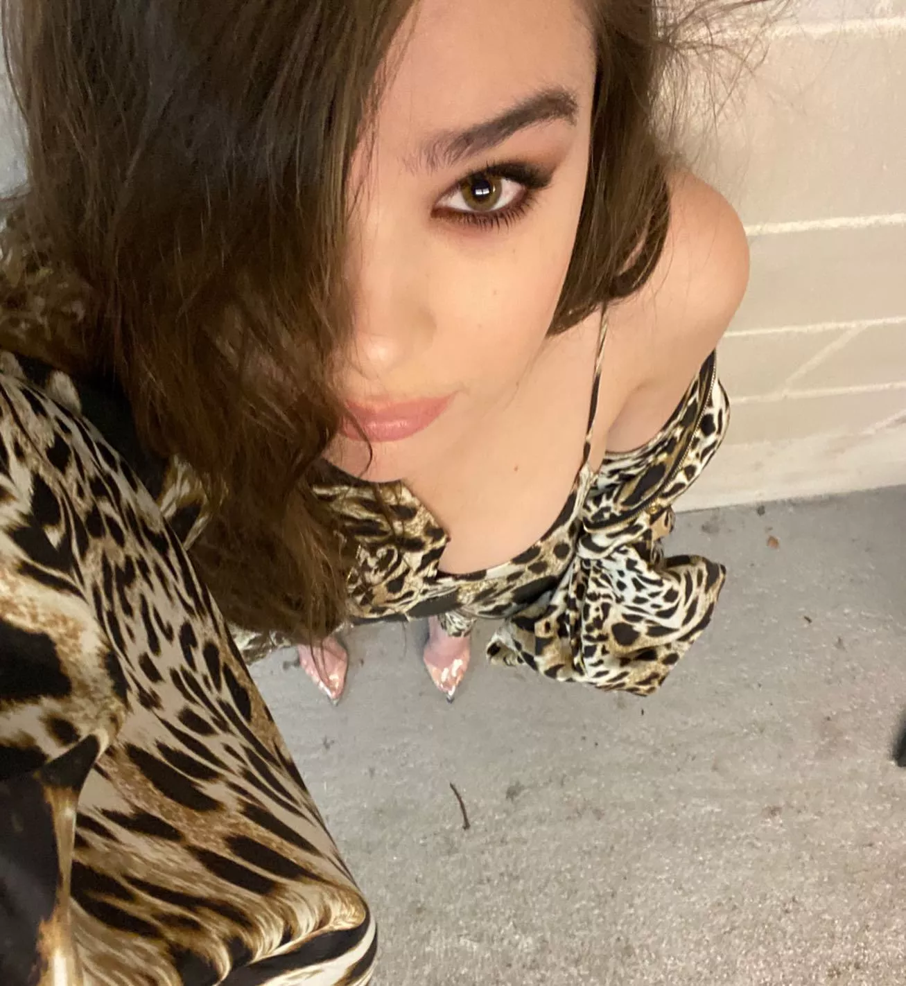 Hailee Steinfeld asking for you to cum on her face posted by starkiller743