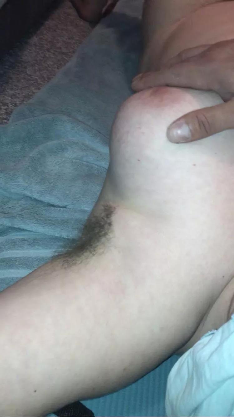 Hairy armpit posted by Hairy_amazon