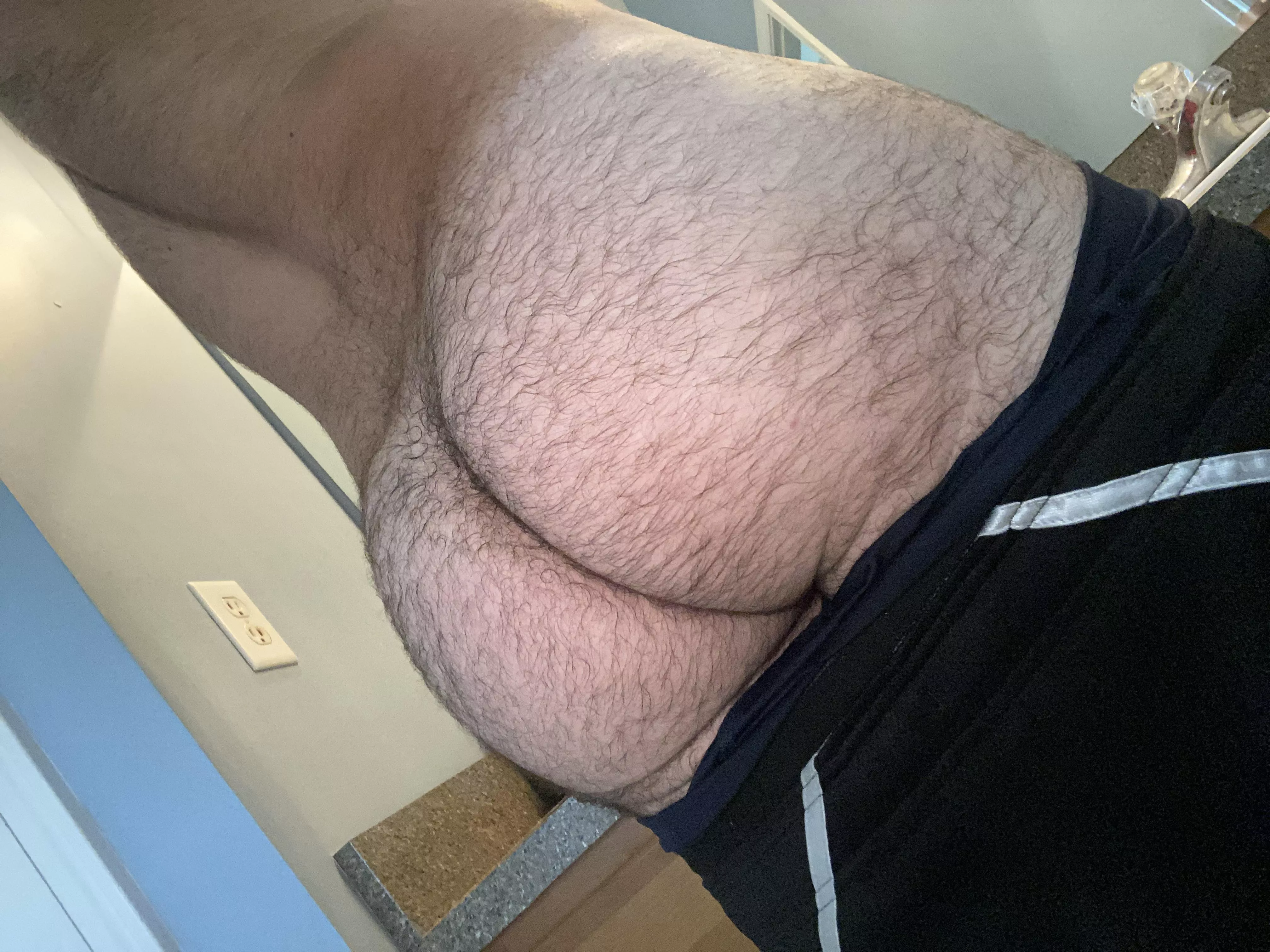 Hairy booty posted by fitdaddydreams